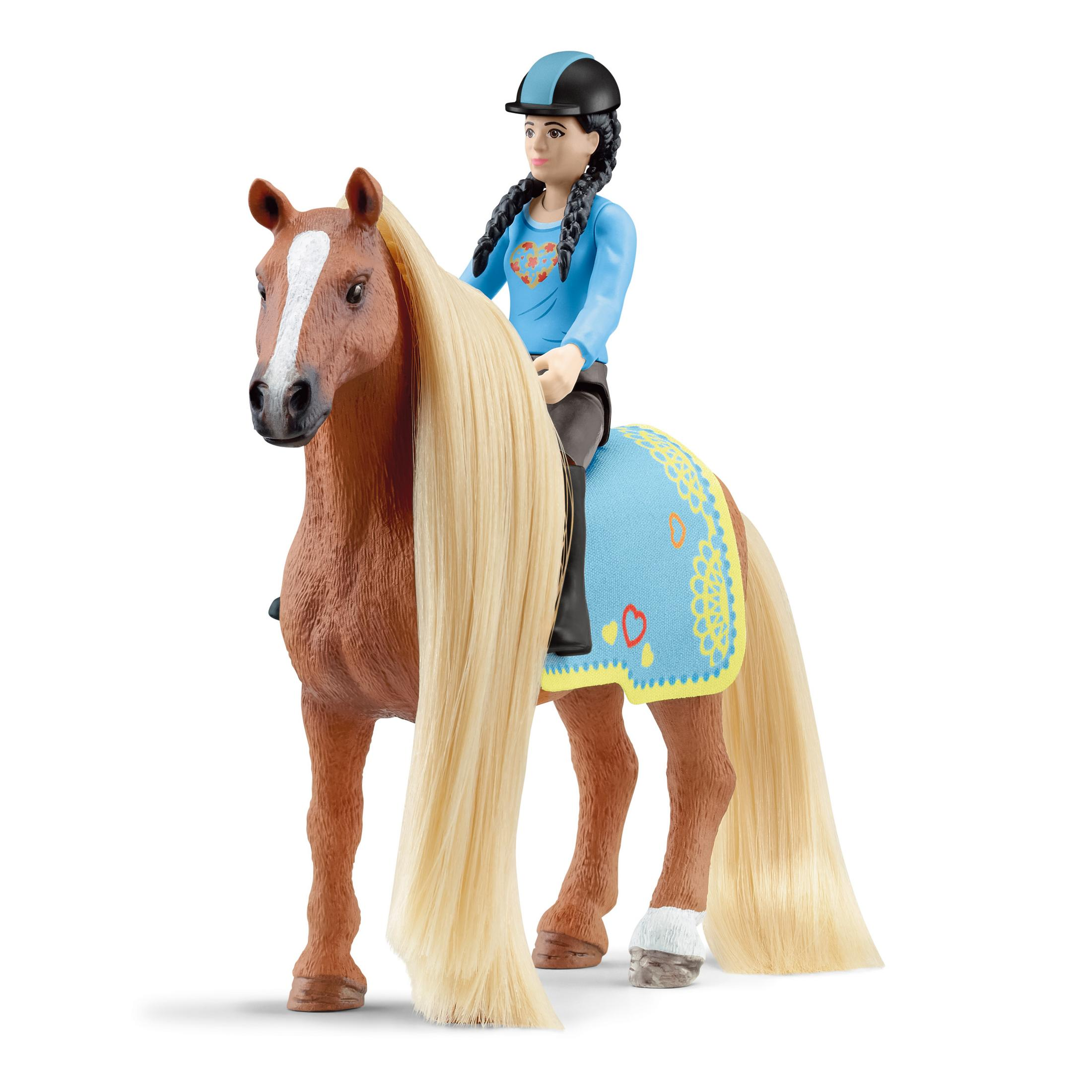 Ein Spielzeugpferd mit Reiter. Das Pferd ist braun mit langer, blonden Mähne. Der Reiter trägt ein blaues Hemd.
