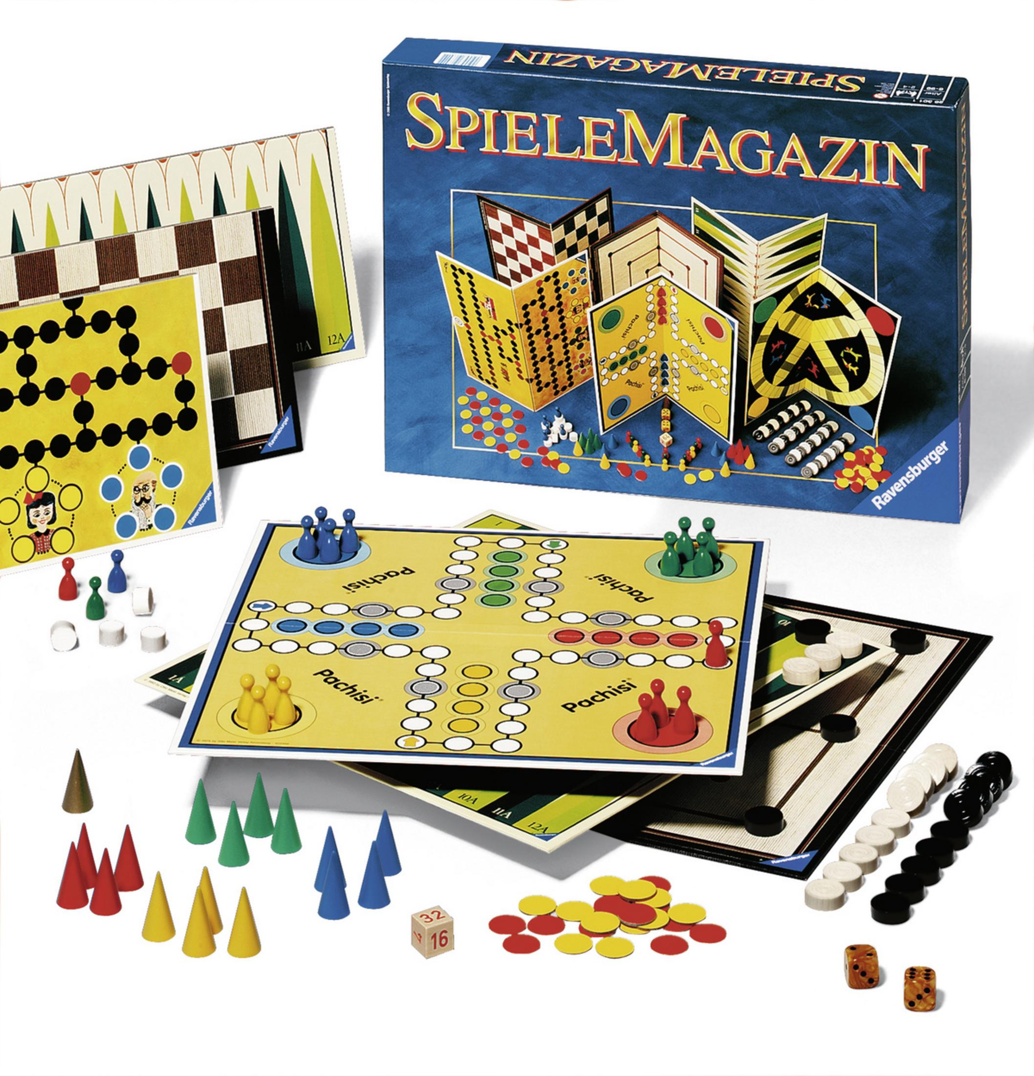 Verschiedene Brettspiele, darunter Schach, Backgammon und Pachisi, mit Spielsteinen und einer Schachtel mit der Aufschrift 'SpieleMagazin'.