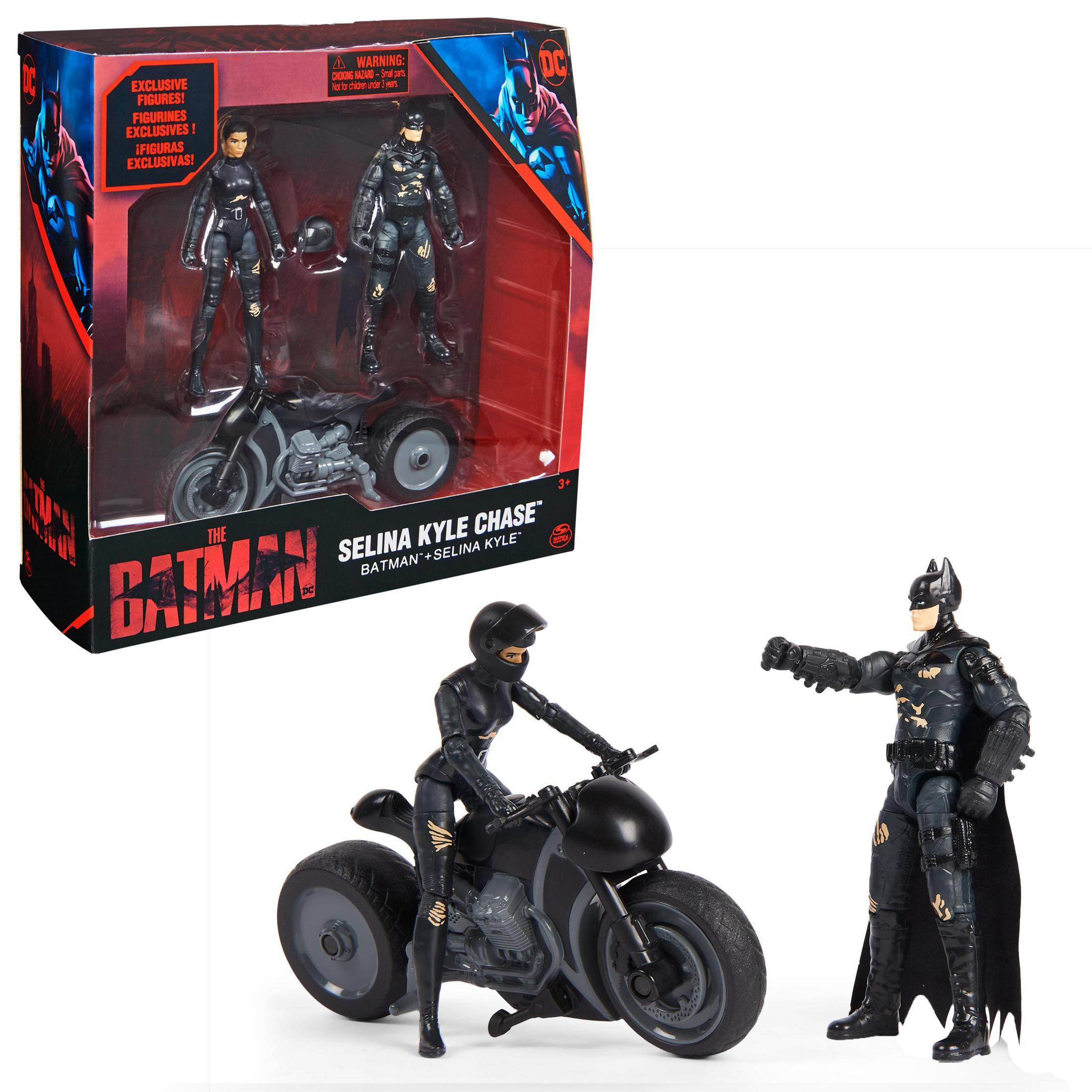 Batman- und Selina Kyle-Actionfiguren in einer Box. Eine Figur fährt Motorrad, die andere steht bereit.