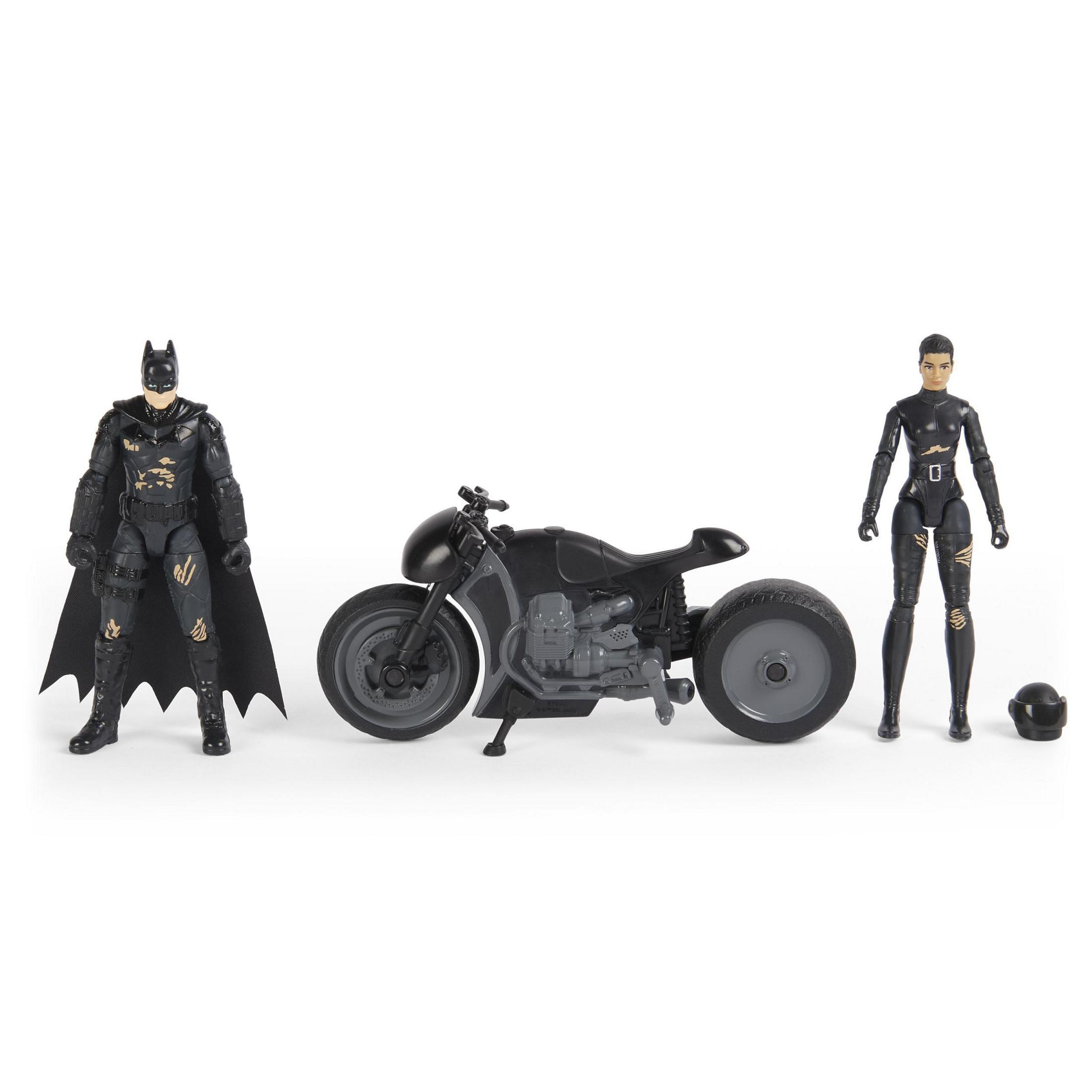 Batman, Catwoman und Motorrad-Spielfiguren auf weißer Fläche.