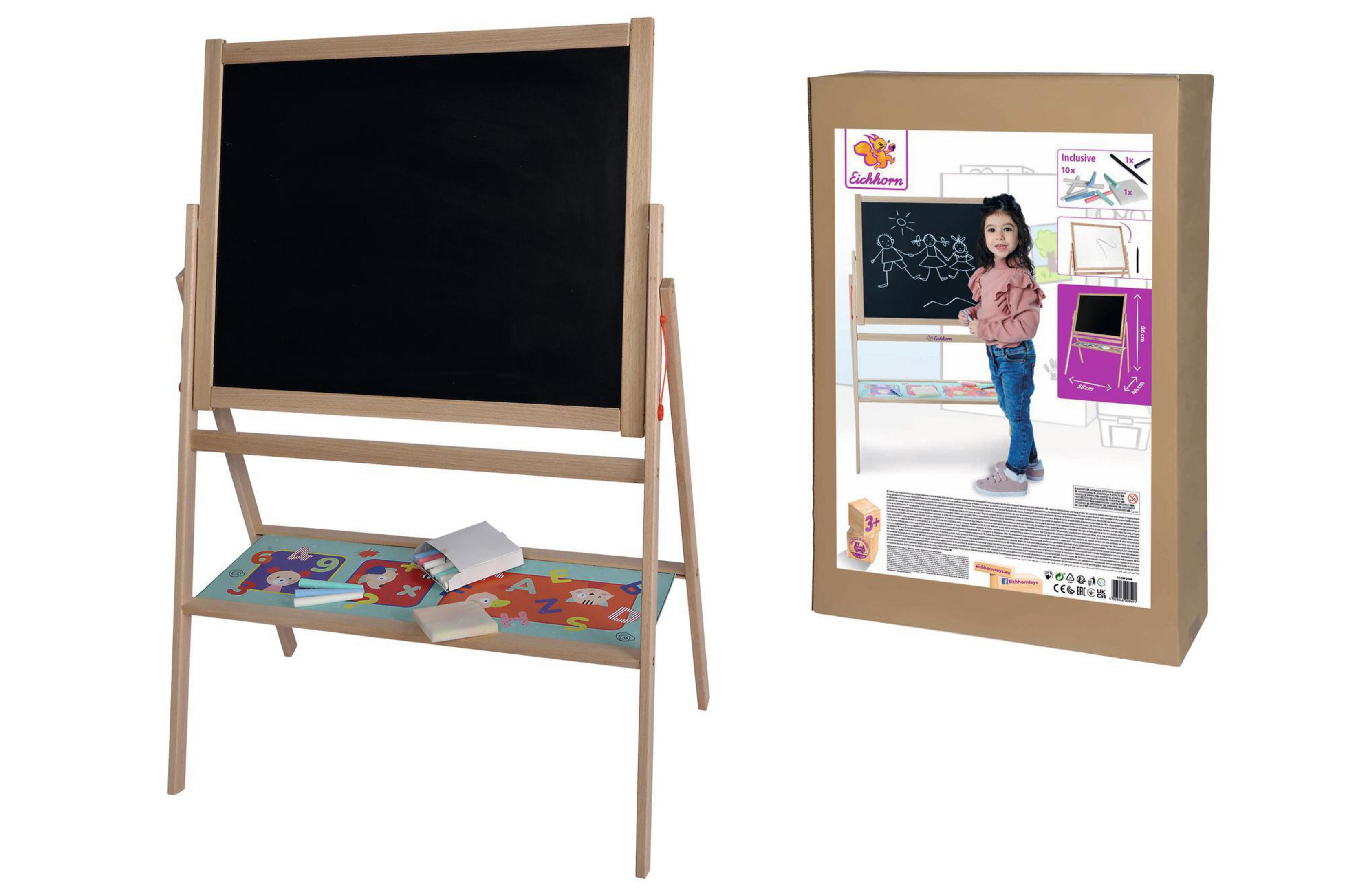 Eine hölzerne Staffelei mit einer Tafel und einem Regal mit einer Box und einer Zeichnung darauf. Die Box ist rechts.