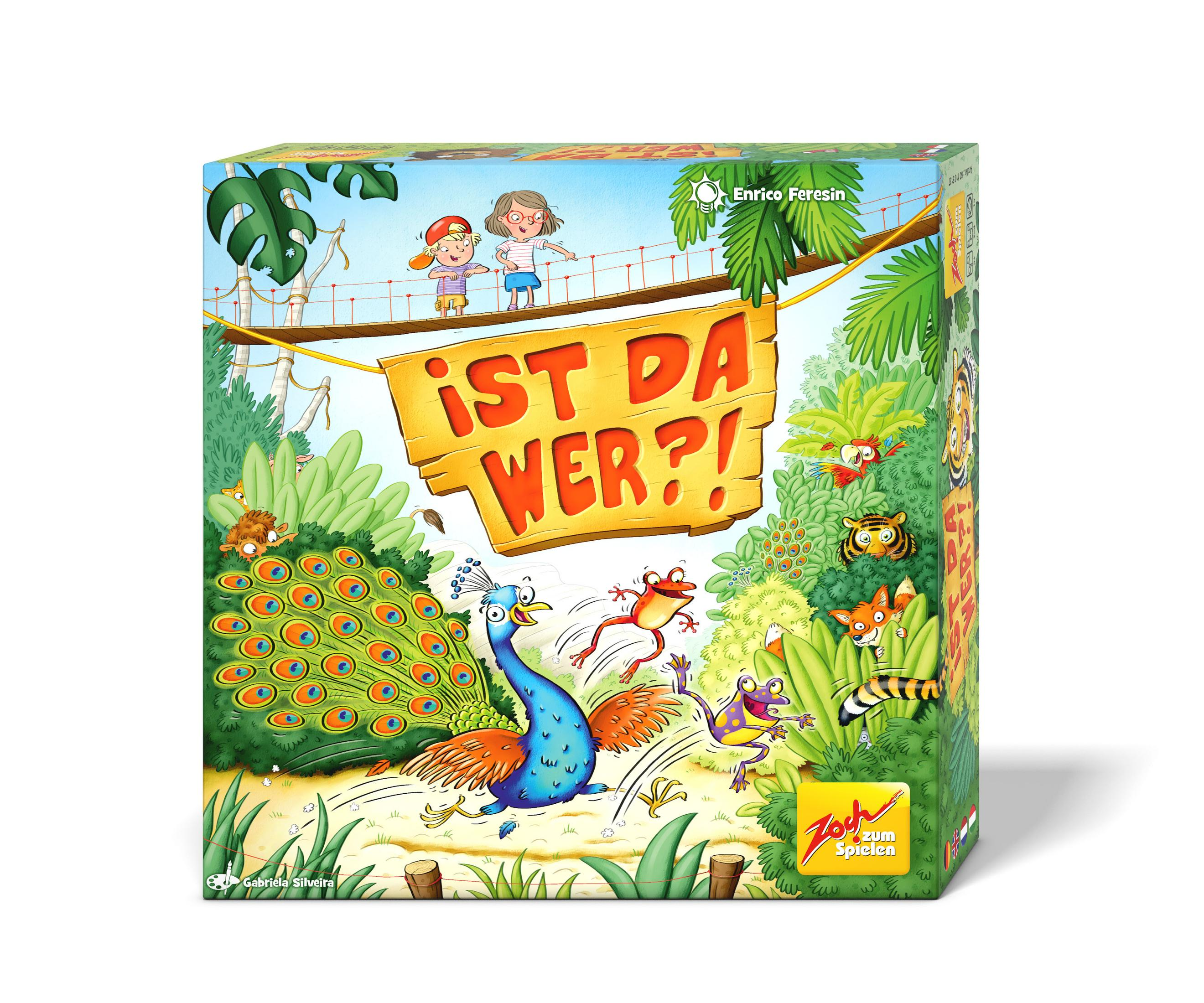 Spielbox mit Pfau und Tieren. Text 'IST DA WER?!' auf Holzschild.