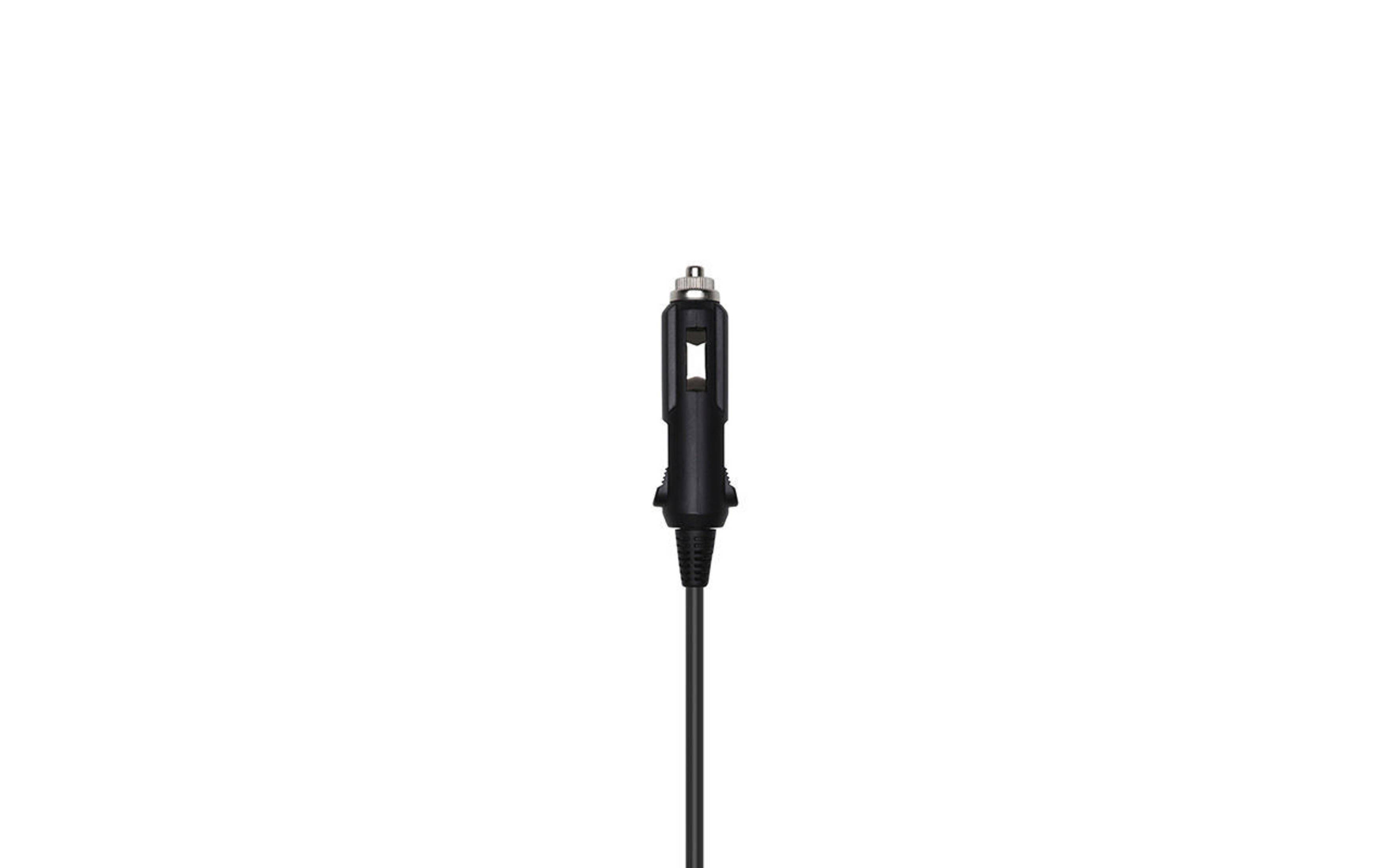 Ein schwarzer Auto-Adapter mit silberner Spitze ragt aus einem weißen Hintergrund heraus.