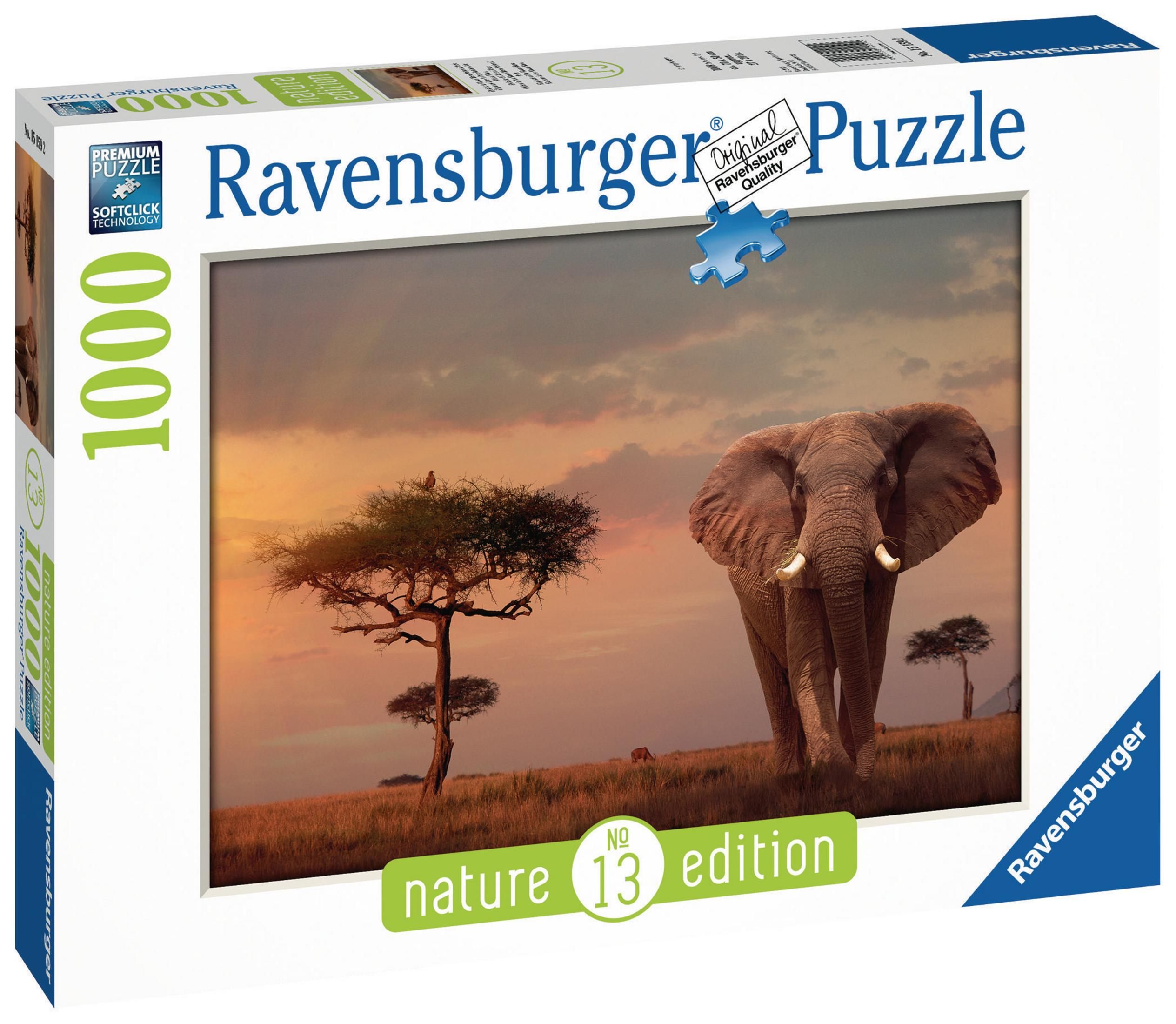 Ravensburger Puzzlebox. Das Bild zeigt einen Elefanten, der in einem Sonnenuntergang auf den Betrachter zugeht.