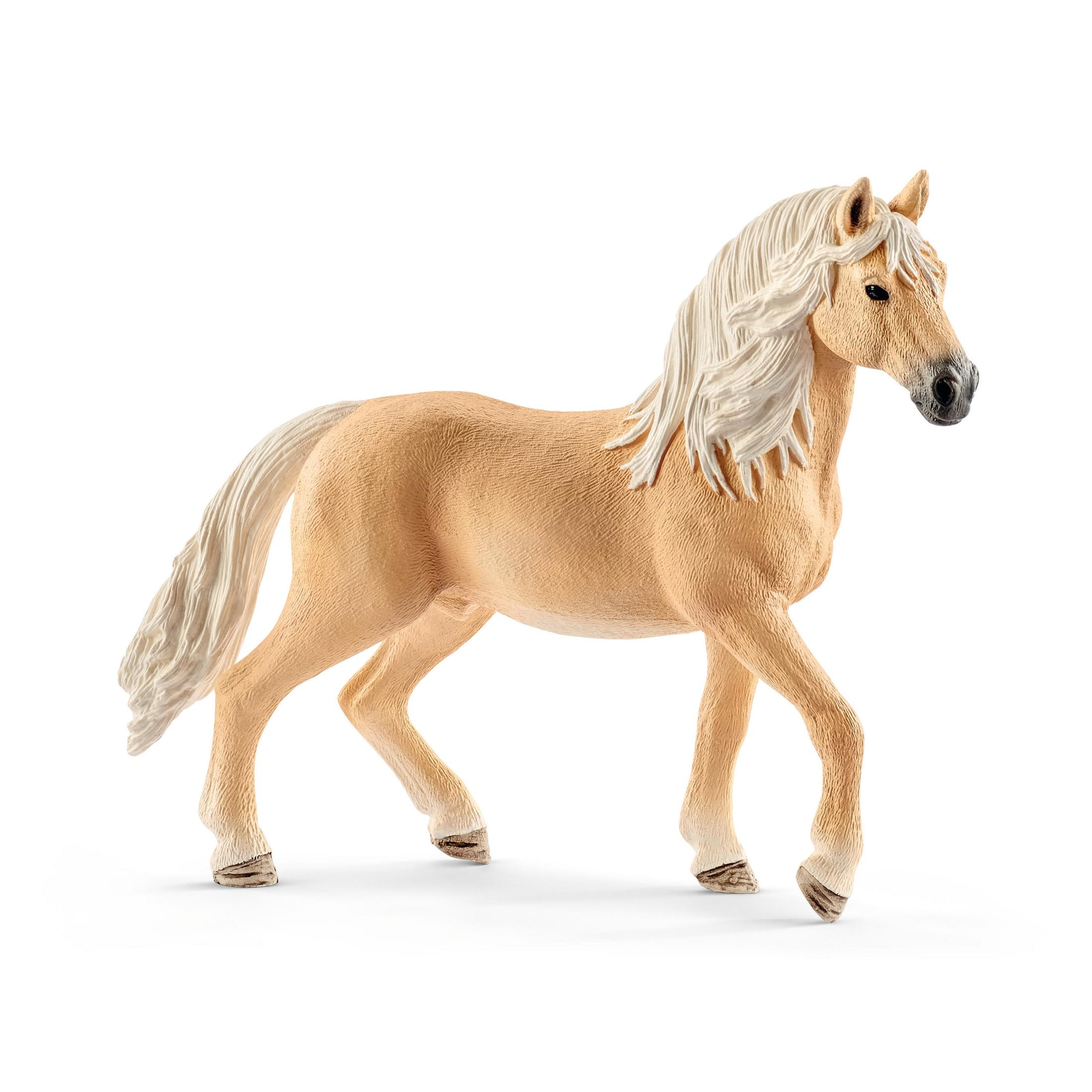 Cheval jouet, couleur marron clair, crinière et queue blanches, sur une surface blanche.