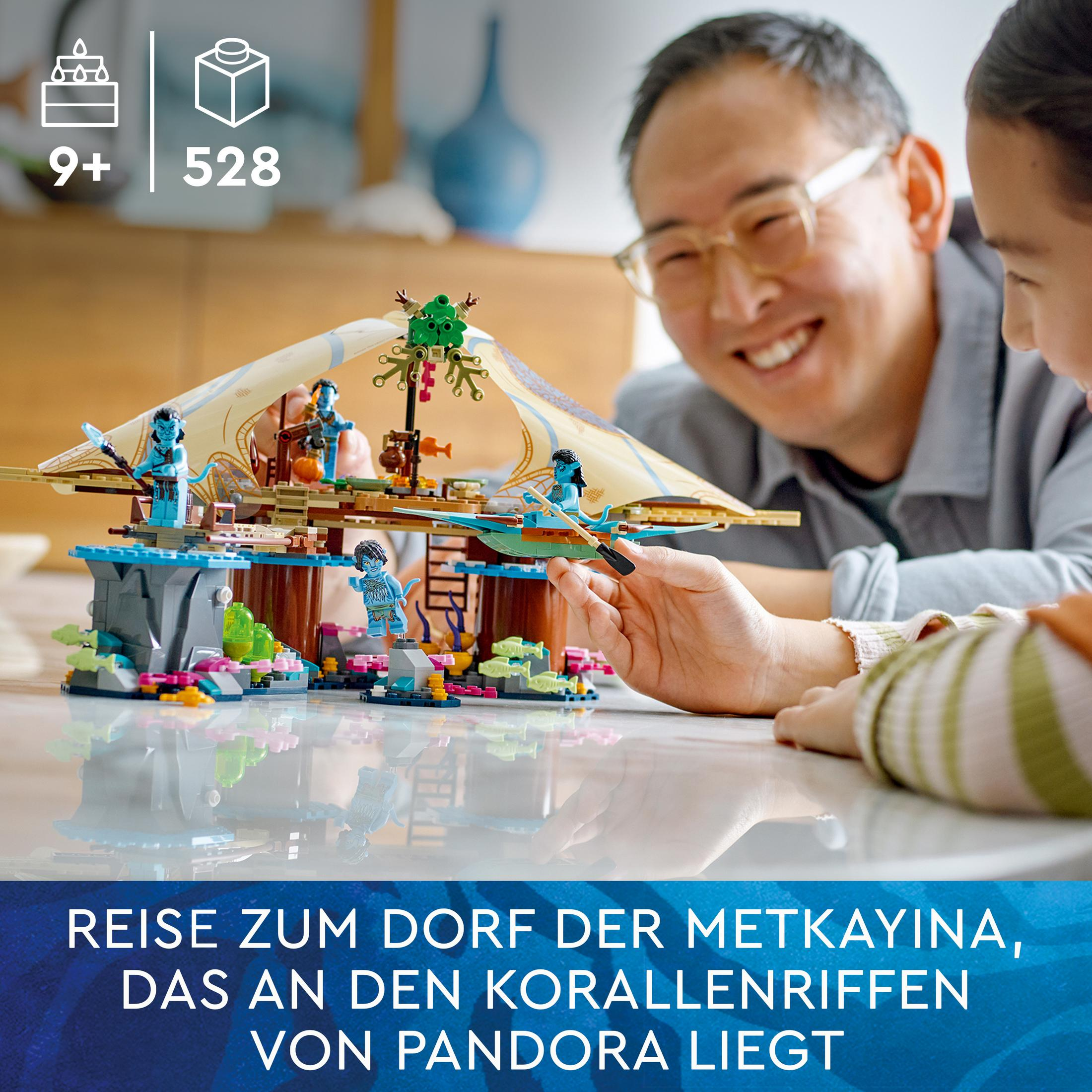 Un set de Lego de una casa Avatar con una familia sonriendo. El set tiene figuras azules.