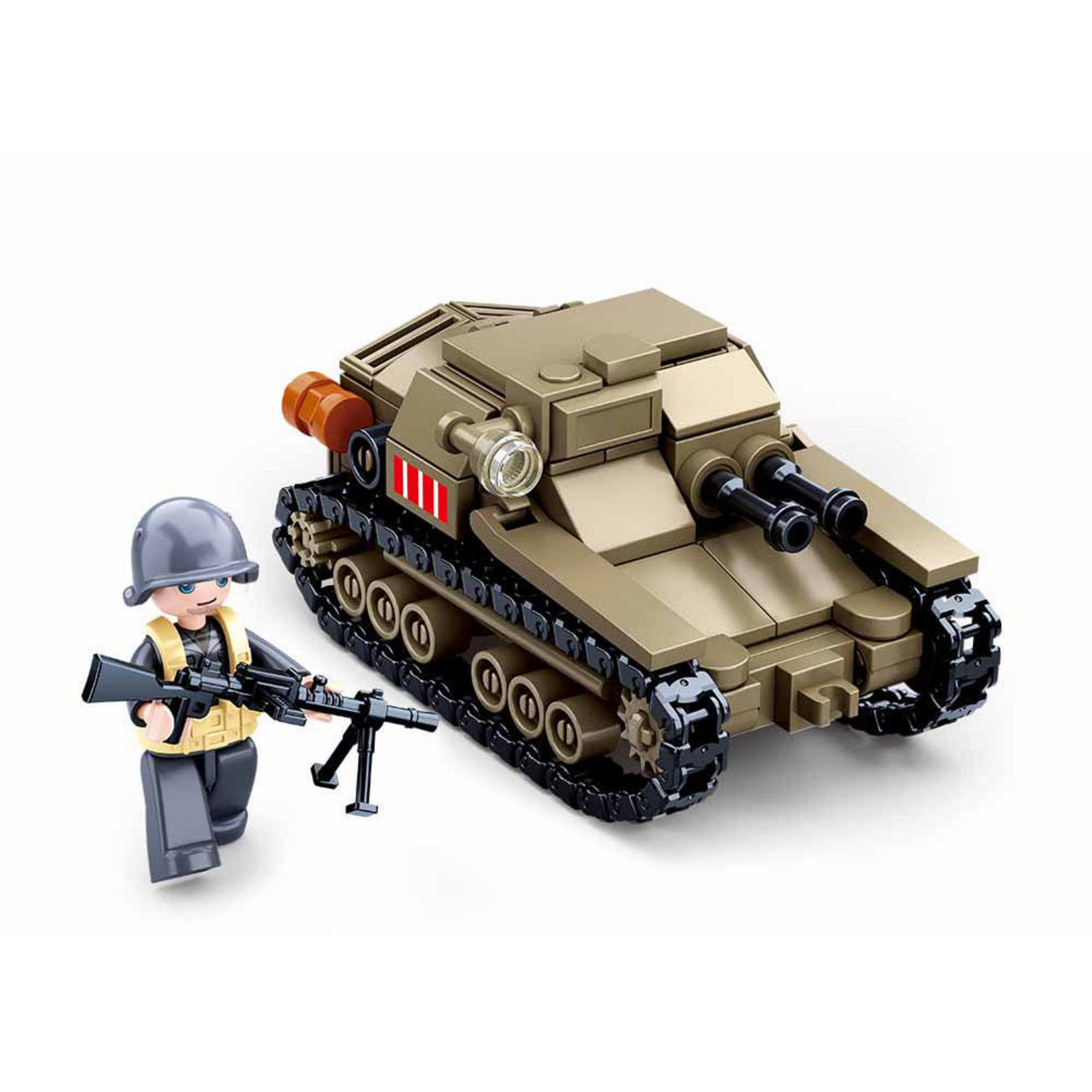Spielzeugpanzer mit Soldatenfigur. Brauner Panzer mit zwei Kanonen, Soldat mit Gewehr.