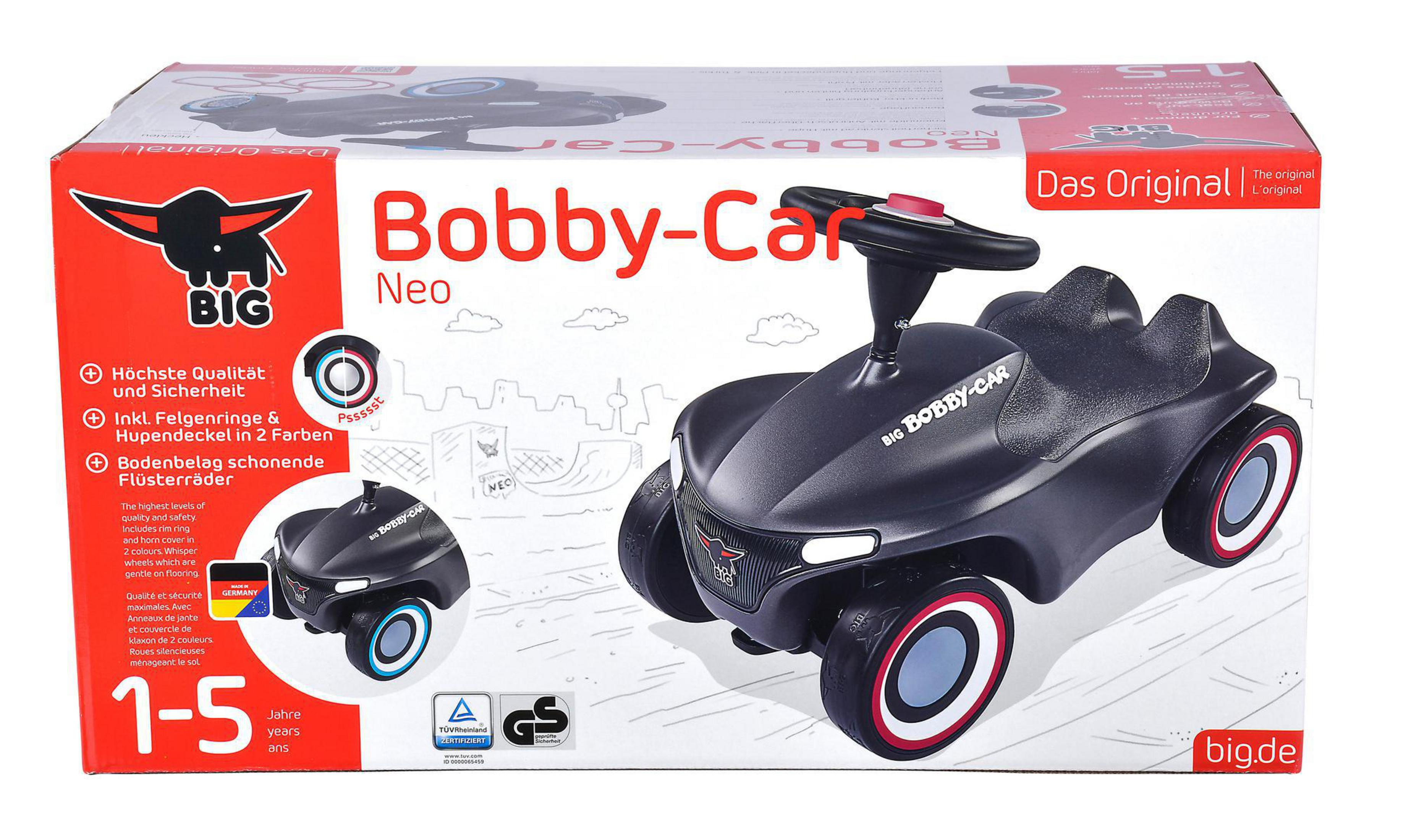 Schwarzes Bobby-Car Neo Spielzeugauto auf der Verpackung. Die Verpackung hat Text und Bilder, Frontansicht.