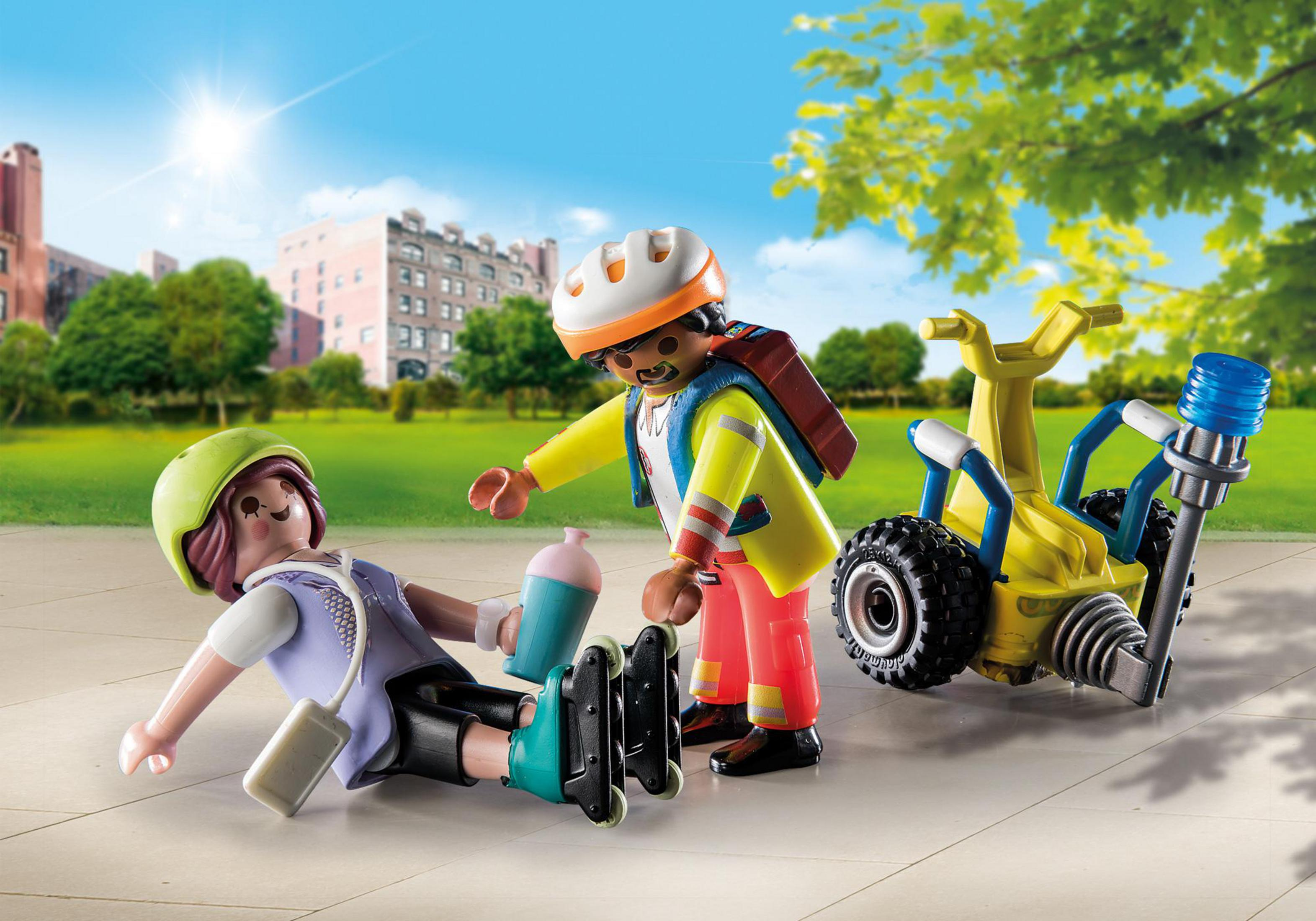 Playmobil-Szene: Ein Kind ist verletzt und ein anderes Kind hilft. Fahrrad ist in der Nähe.