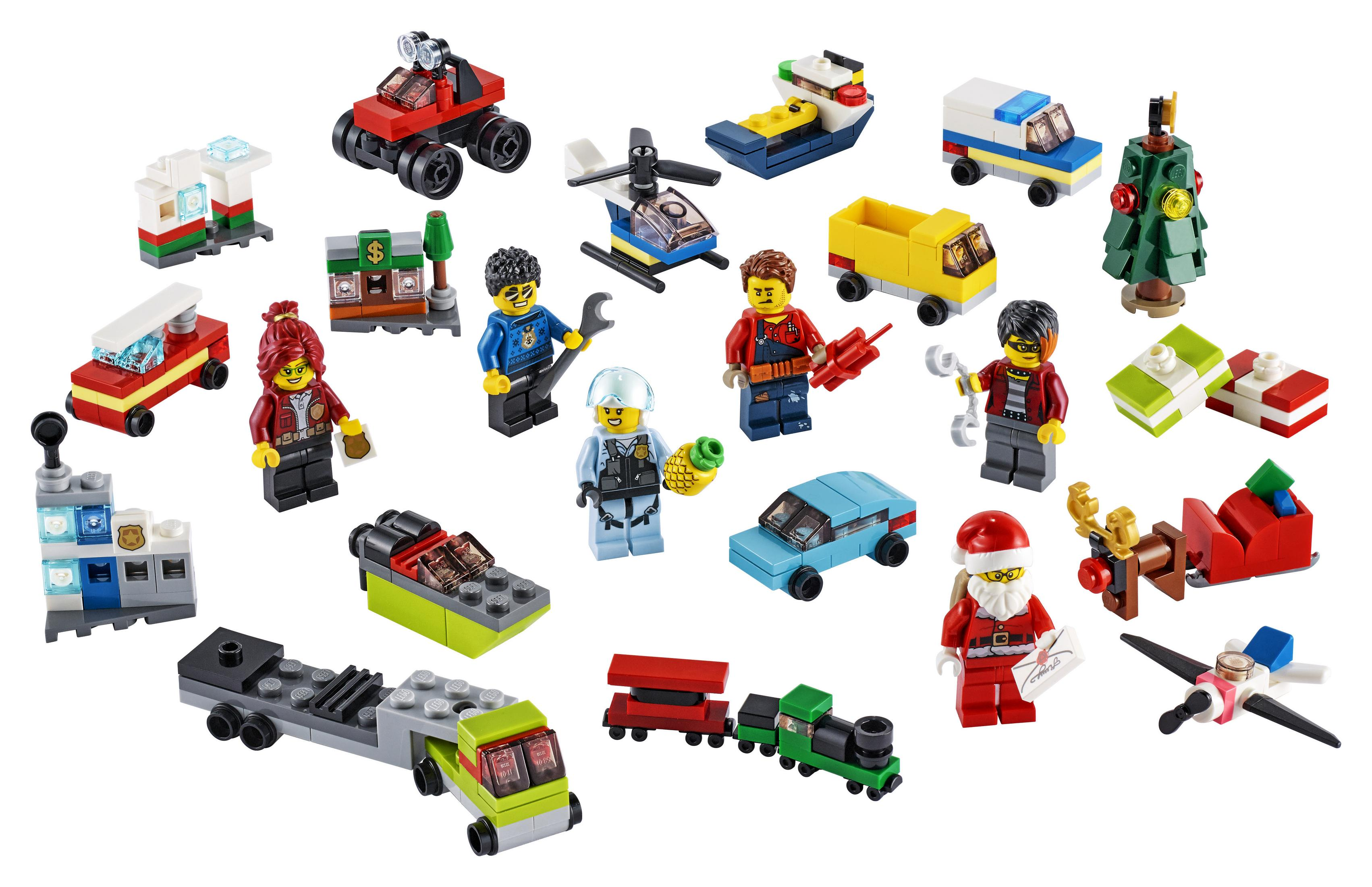 Eine Sammlung von Lego City Spielfiguren und Fahrzeugen, einschließlich eines Weihnachtsmanns.