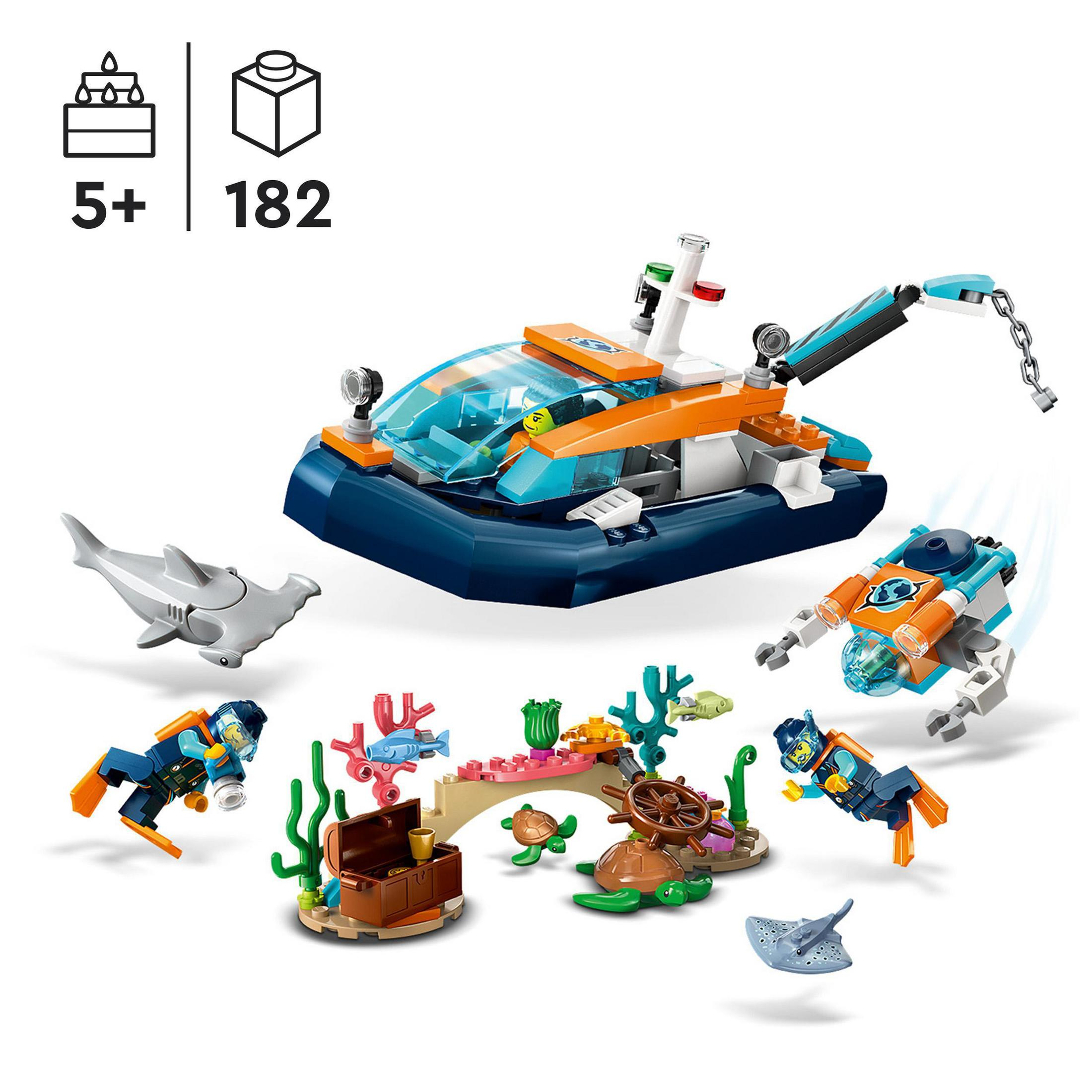 Set Lego con barca, sub, uno squalo ed elementi subacquei.