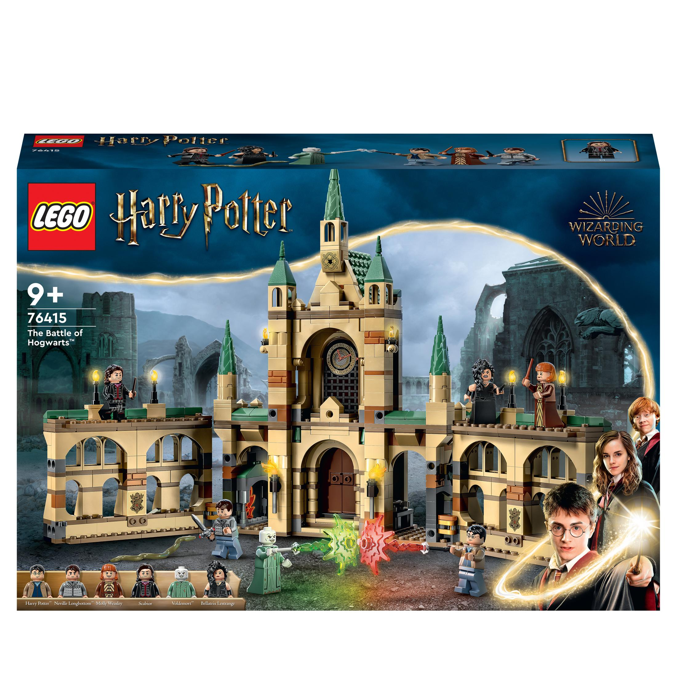 Eine LEGO Harry Potter Set-Box zeigt Hogwarts-Schloss und Charaktere. Die Szene spielt vor dunklem Hintergrund.