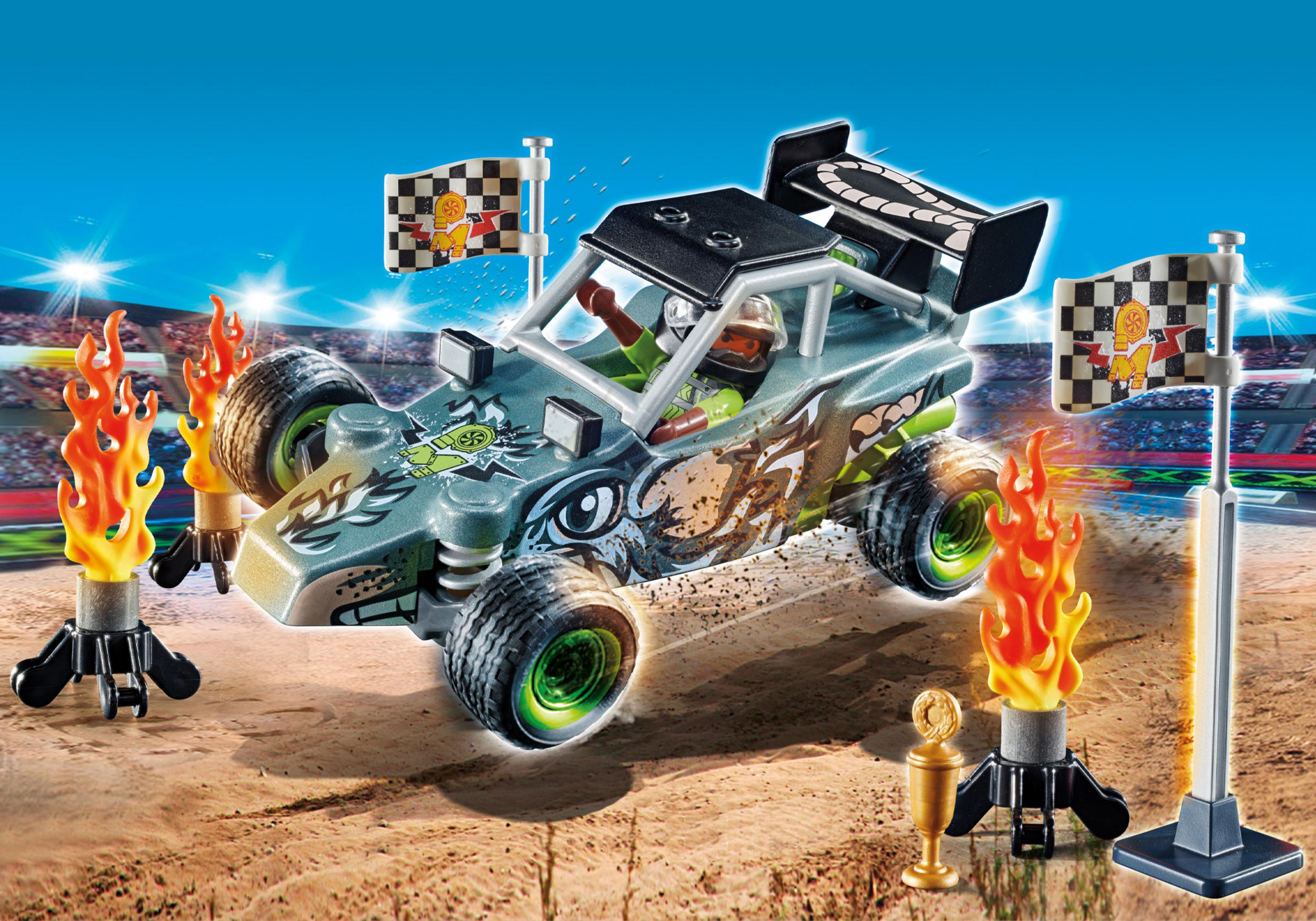 Spielzeugauto bei einem Rennen mit Flaggen, Flammen und einer Trophäe auf einer Rennstrecke.