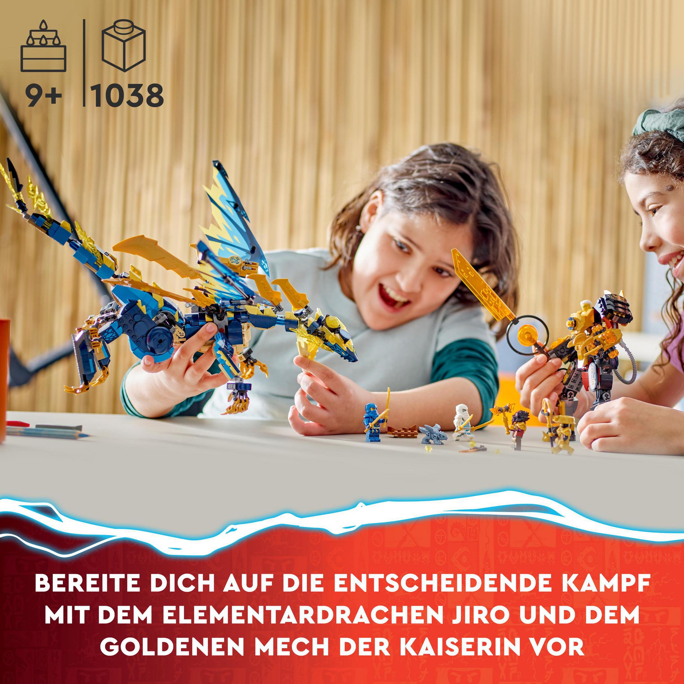 Deux enfants jouant avec un jouet de dragon Lego Ninjago.