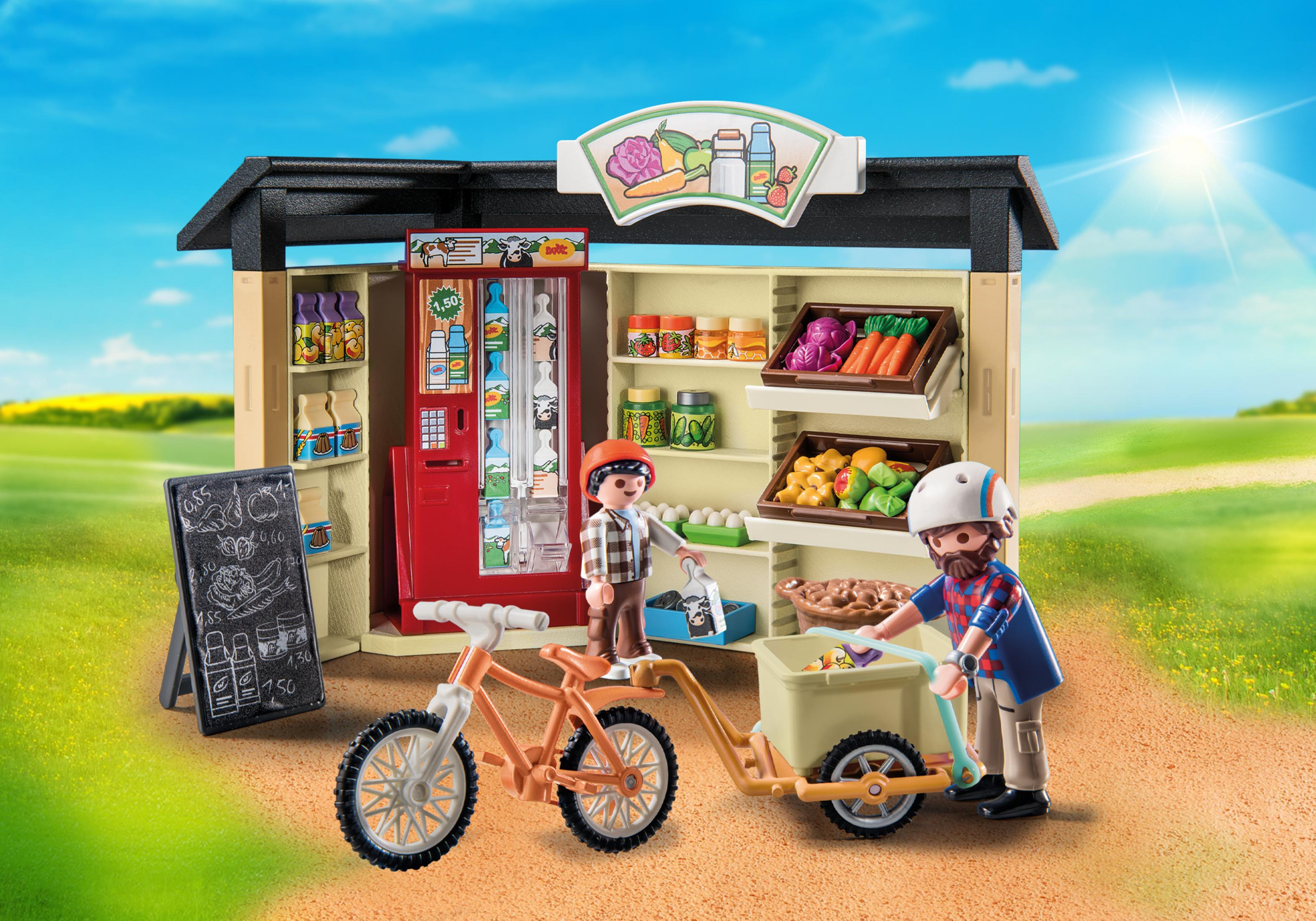 Playmobil-Set mit einem Lebensmittelgeschäft, Figuren, Fahrrad und Wagen. Sonniger Hintergrund.