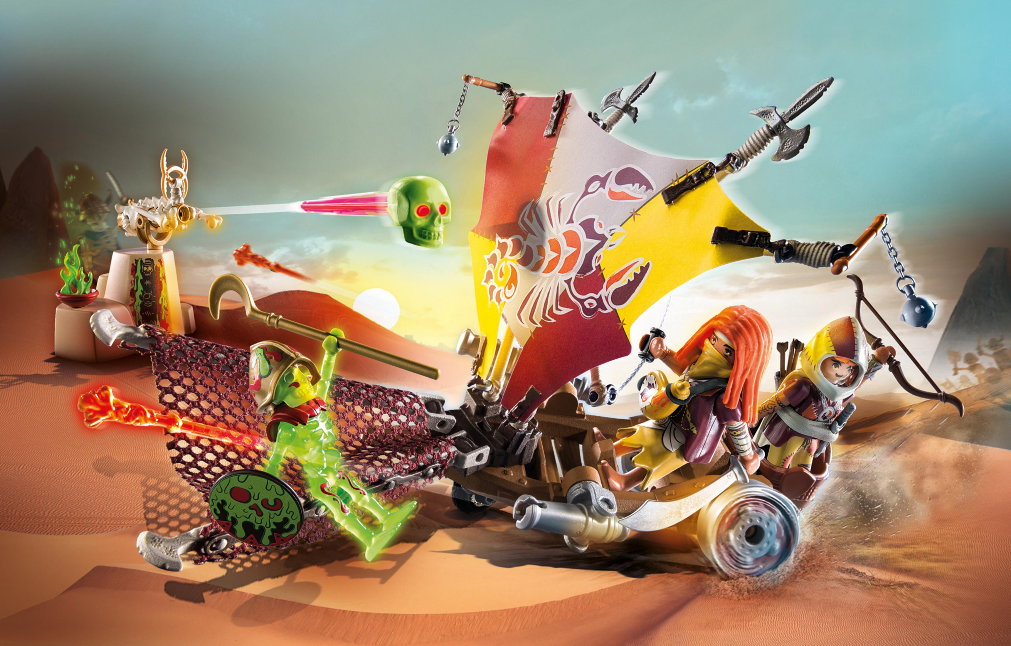 Playmobil Piratenschiff-Spielzeug mit mehreren Figuren, einem Schiff auf Rädern und einer Szene mit Wüste und grünem Monster.