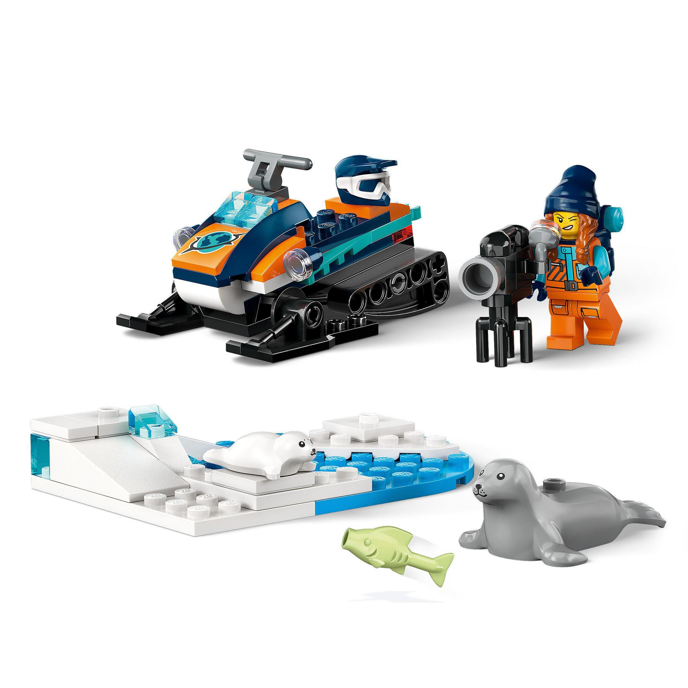 Zestaw Lego Arctic. Zawiera skuter śnieżny, osobę, aparat, mini-budowę z fokami i rybą.