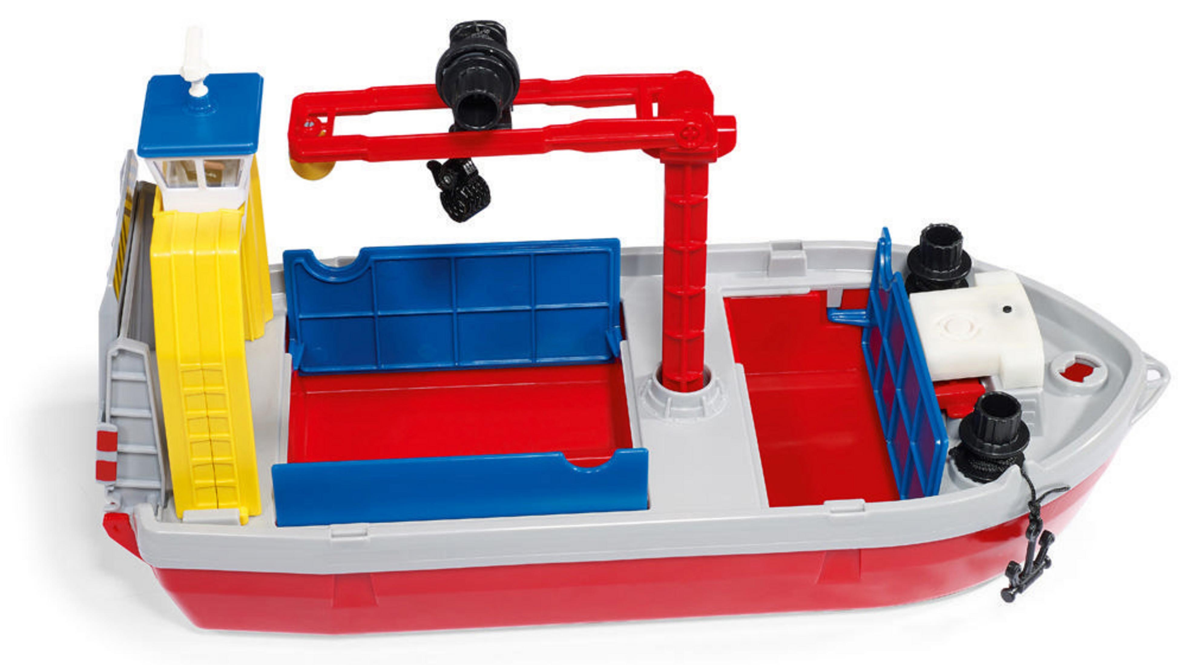 Ein Spielzeugboot mit roten, blauen und weißen Abschnitten. Ein roter Kran ist sichtbar.