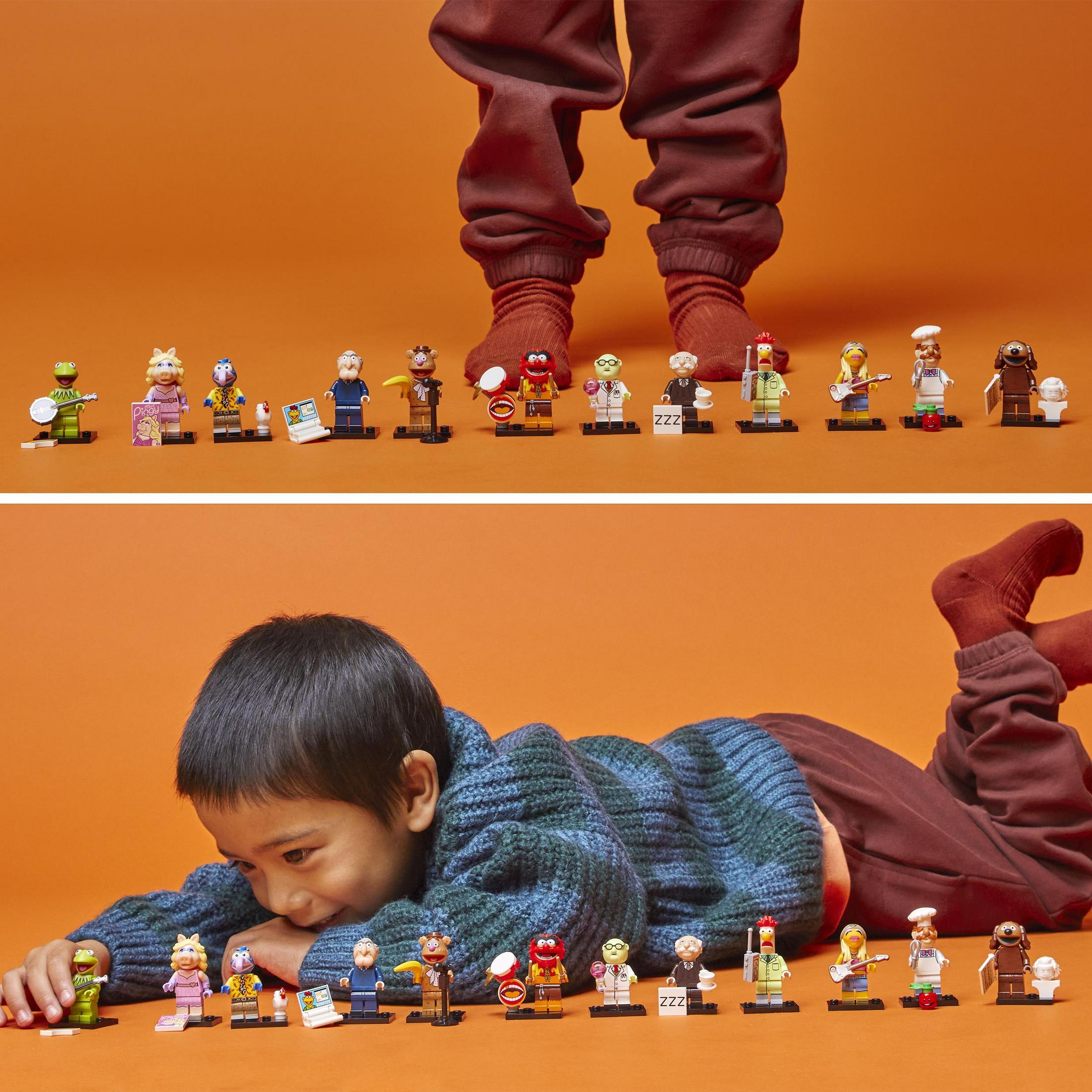 Turuncu arka planda Lego Muppets figürleriyle çocuklar.