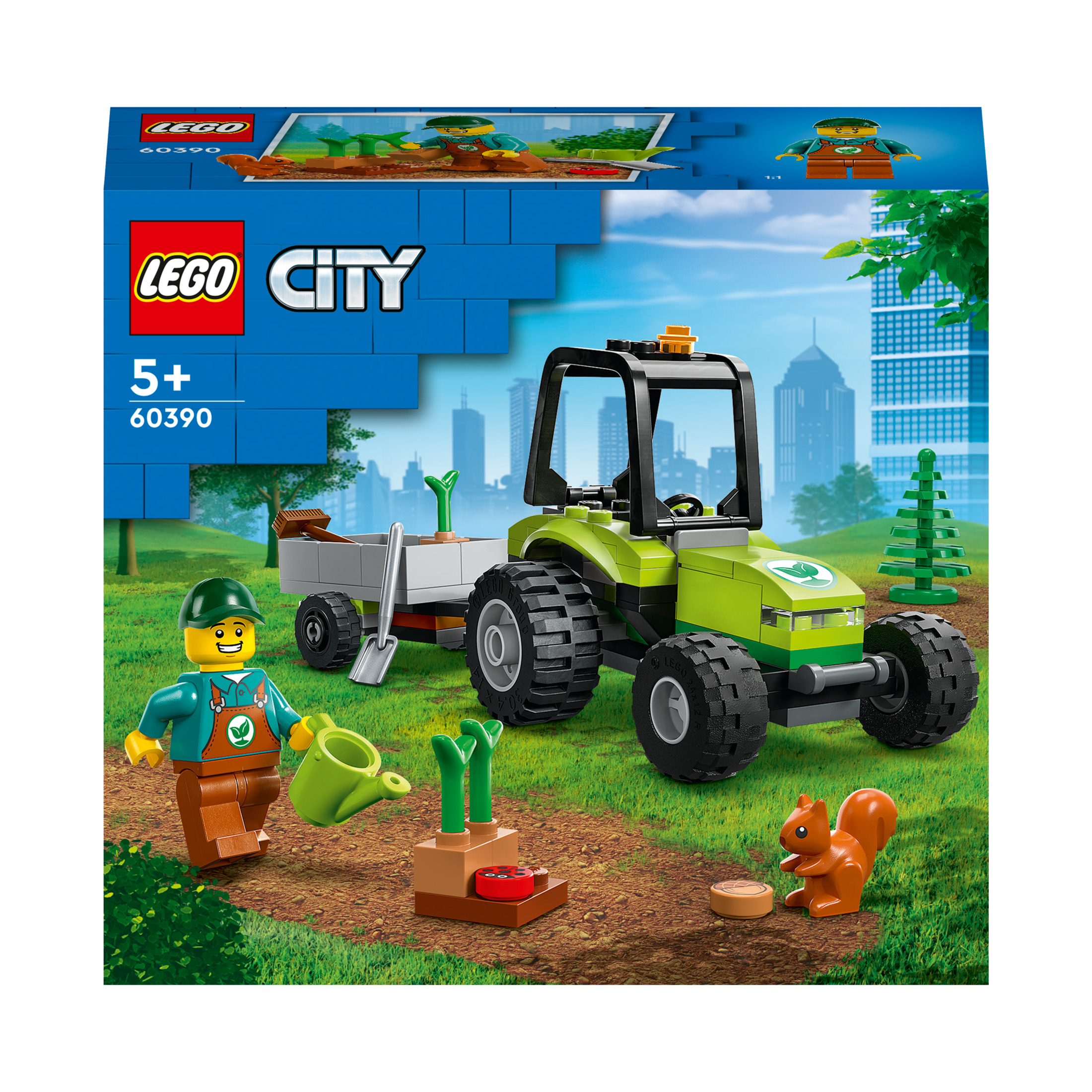 Lego City-Set mit Traktor, Bauer und einem Eichhörnchen in der Nähe eines Gartens mit Baum und Gebäude im Hintergrund.
