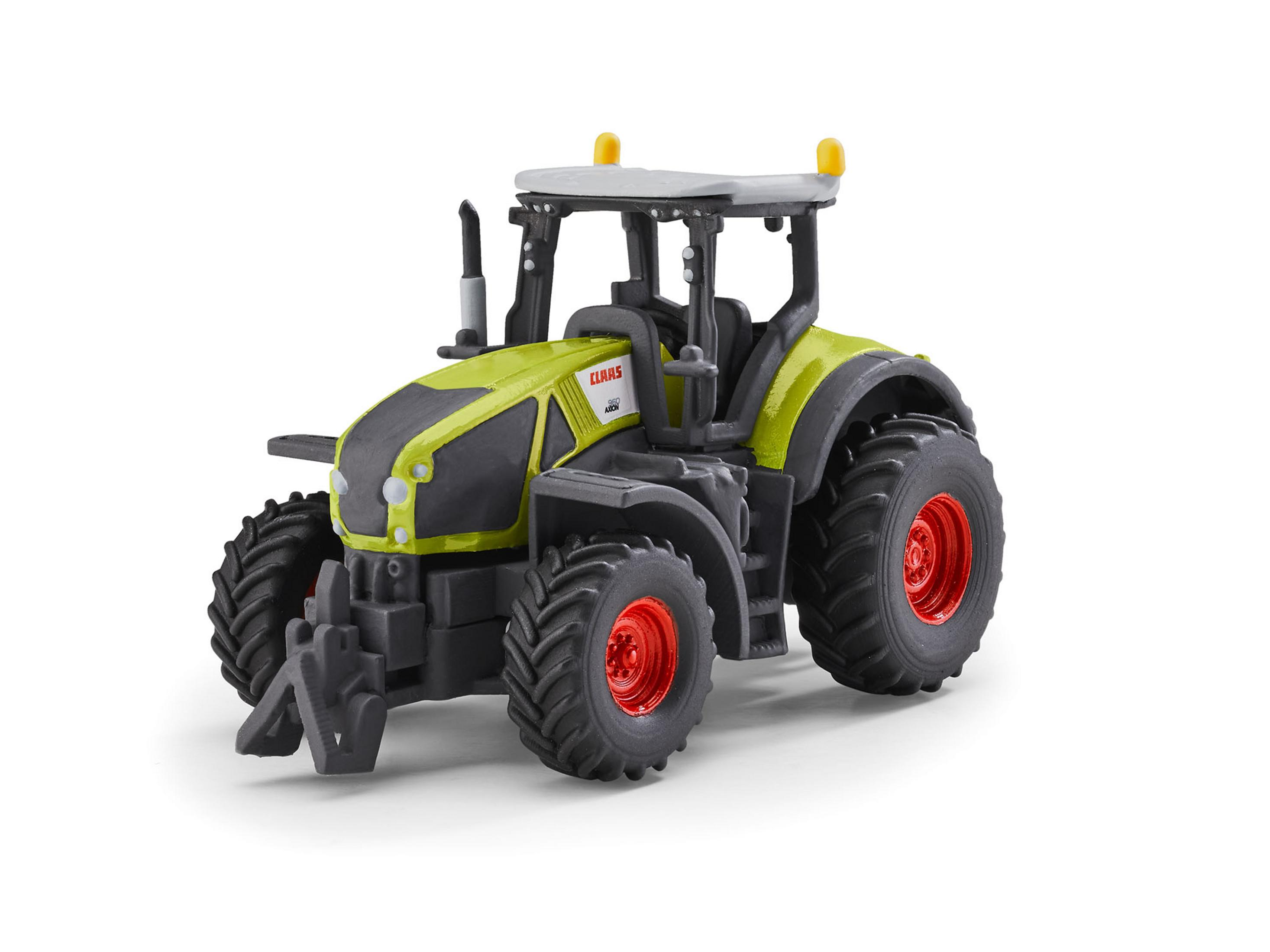 Tractor de juguete con cuerpo verde, detalles negros, ruedas rojas, aislado sobre un fondo blanco.