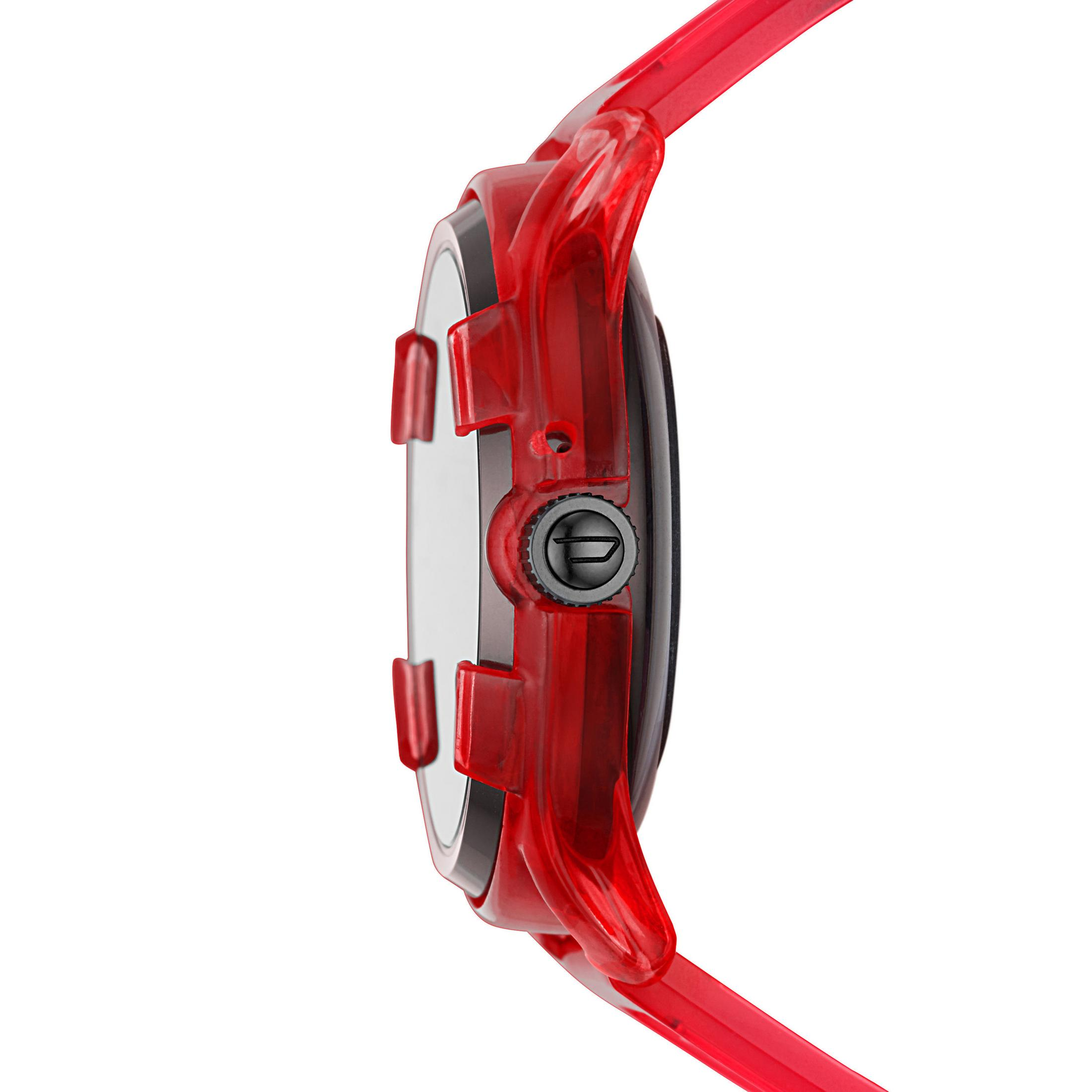 Rote Diesel-Uhr, Profilansicht, mit transparentem roten Gehäuse und Armband.