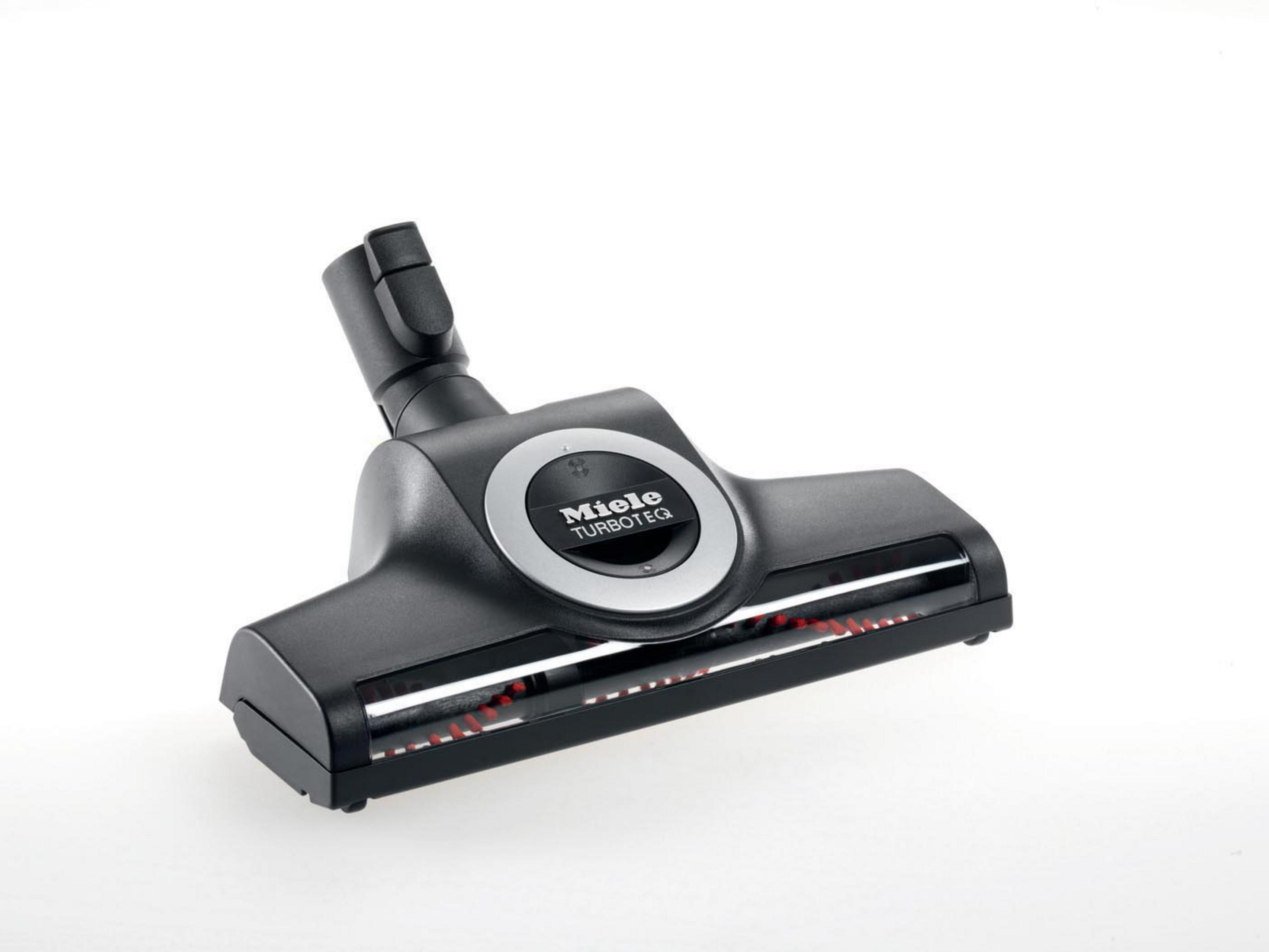 Czarna głowica odkurzacza z czerwonym włosiem na białym tle. Logo Miele TurboTEQ.