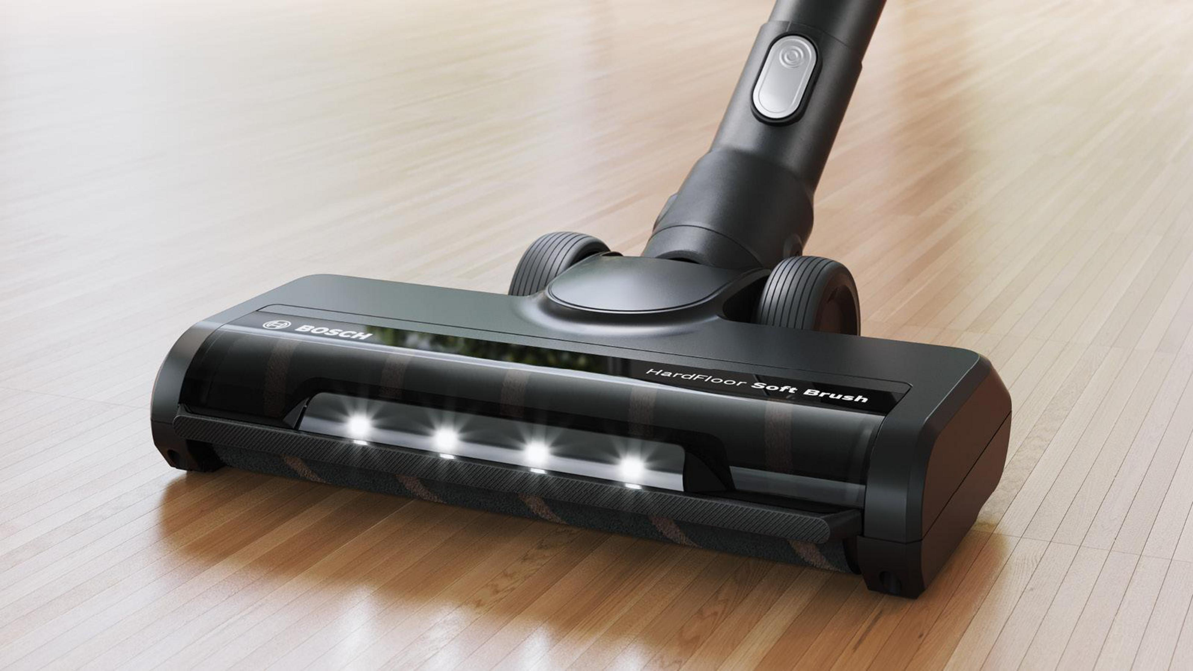 Czarna głowica odkurzacza z wbudowanymi światłami.