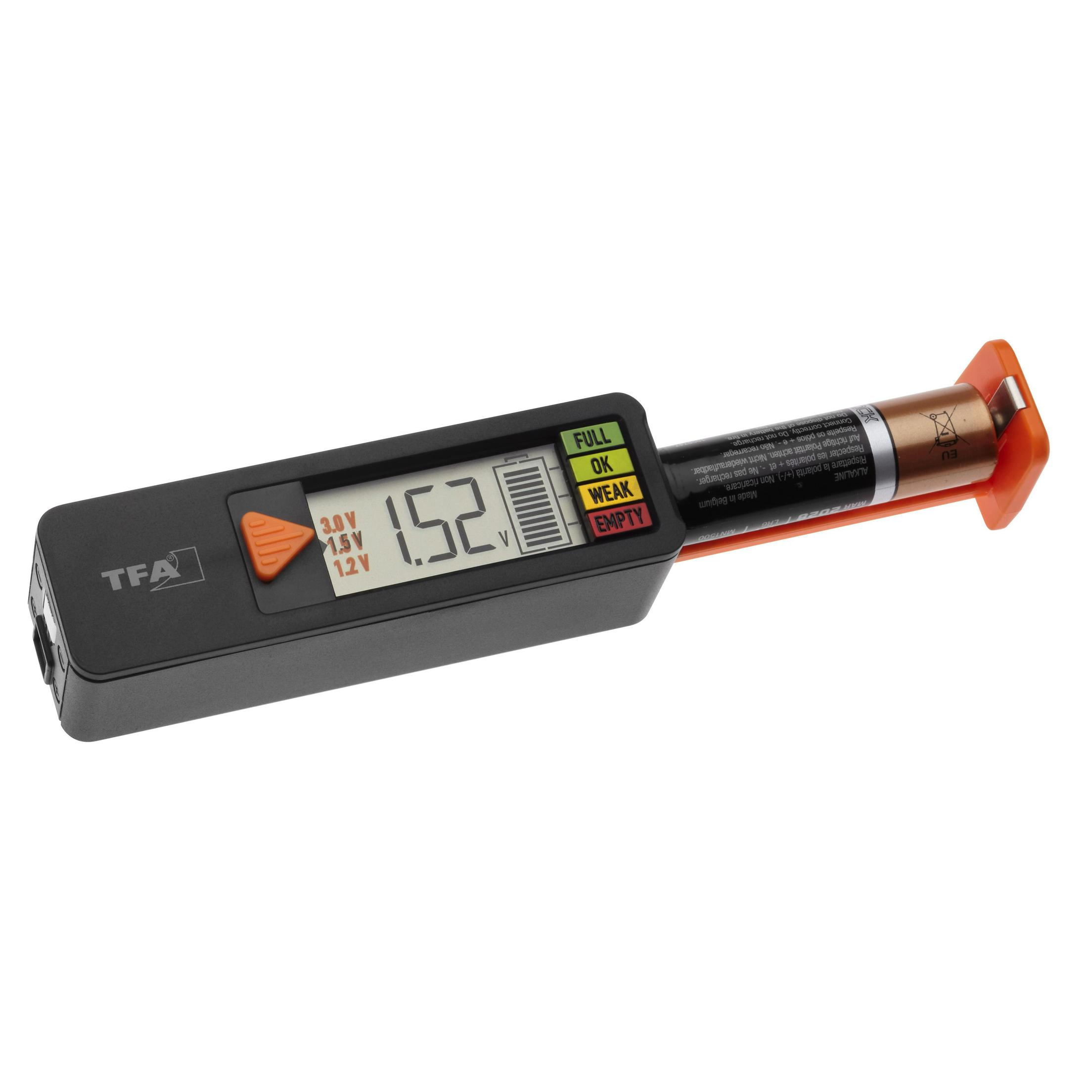 Batterietester: Schwarzes Gerät mit Digitalanzeige, die 1,52 V und eine D-Batterie zeigt.