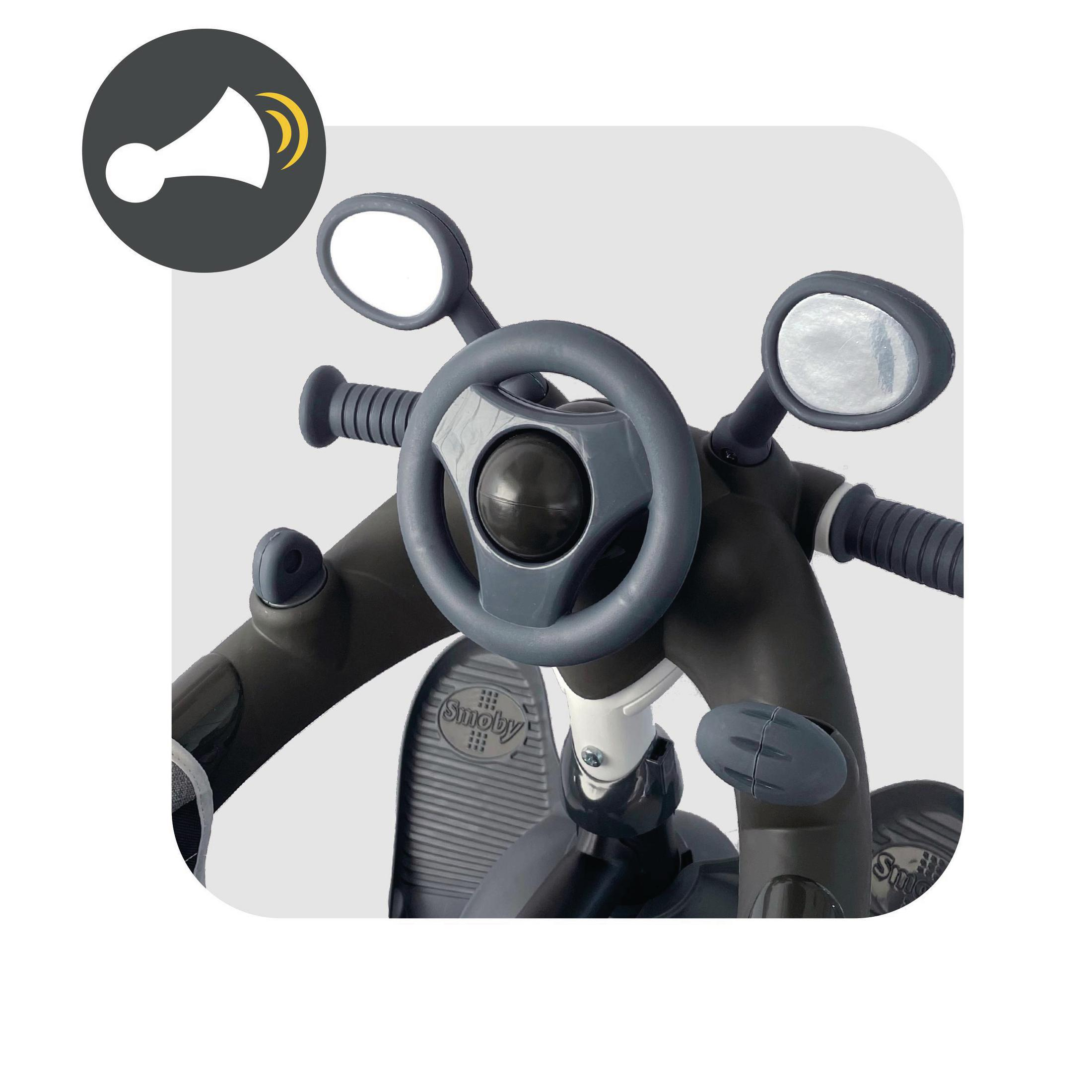Nahaufnahme des Lenkers, der Spiegel und des Hupsymbols eines Spielzeugdreirads.