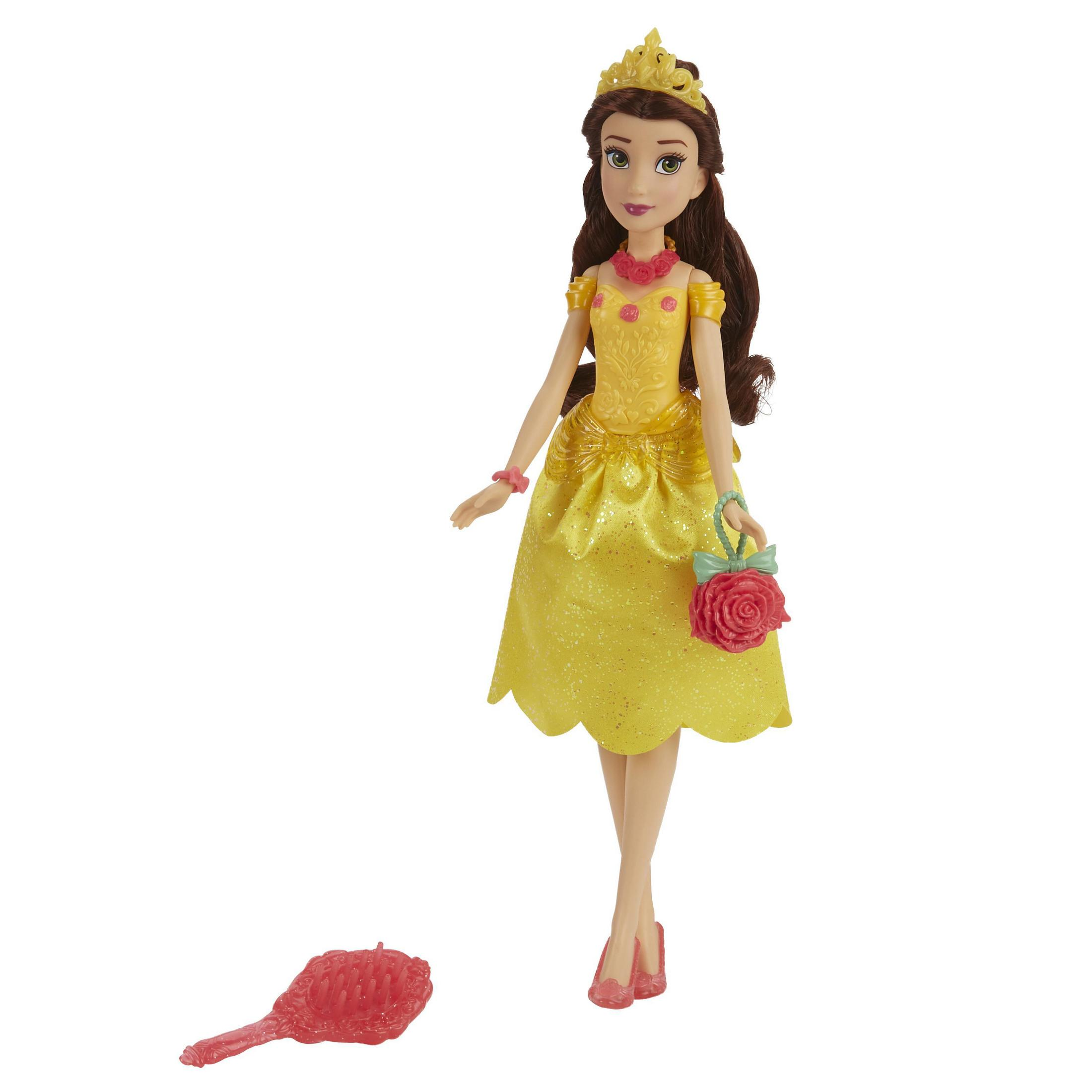 Eine Disney Belle Puppe in gelbem Kleid mit Accessoires.