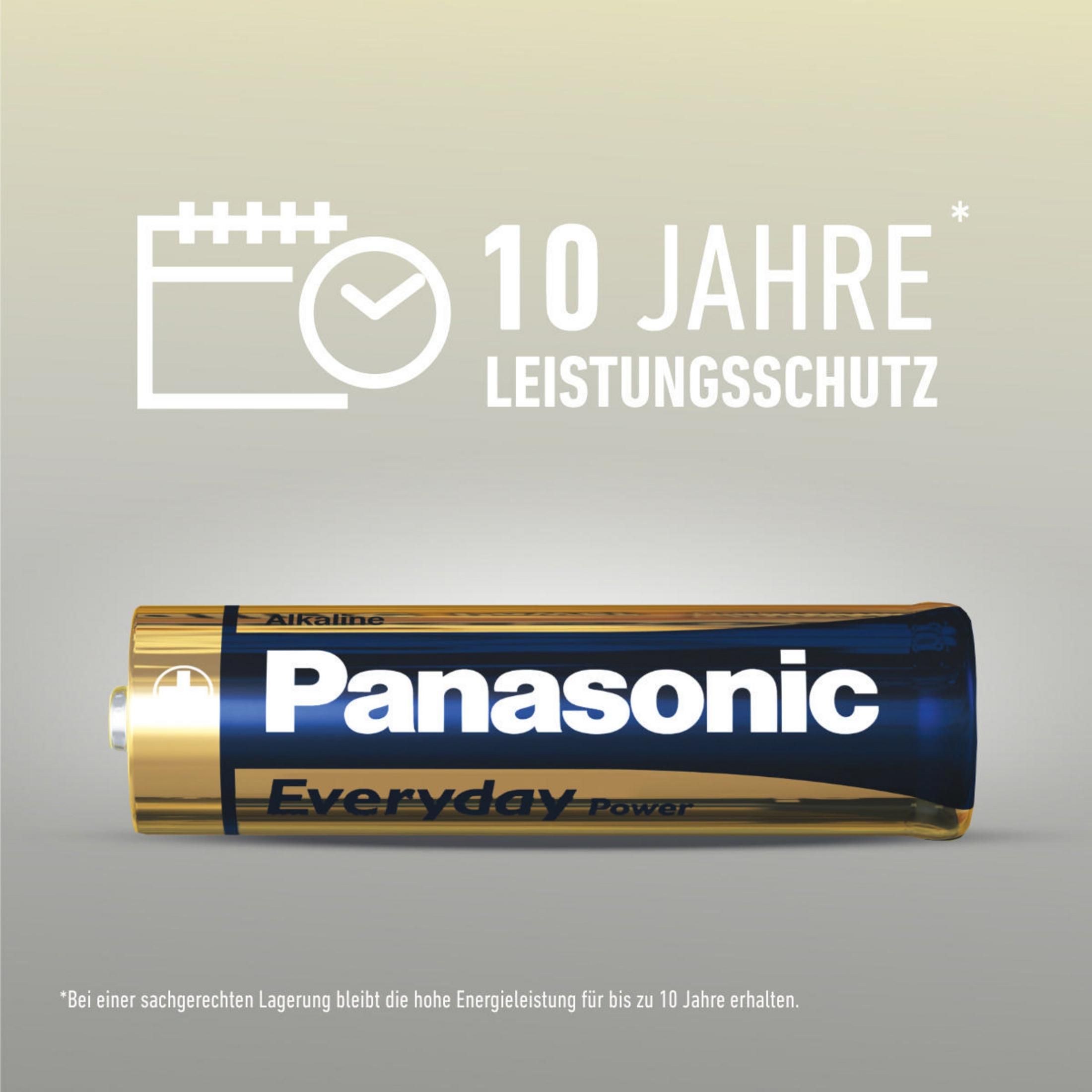 Una batería Panasonic con texto. El fondo tiene un degradado de blanco a gris.