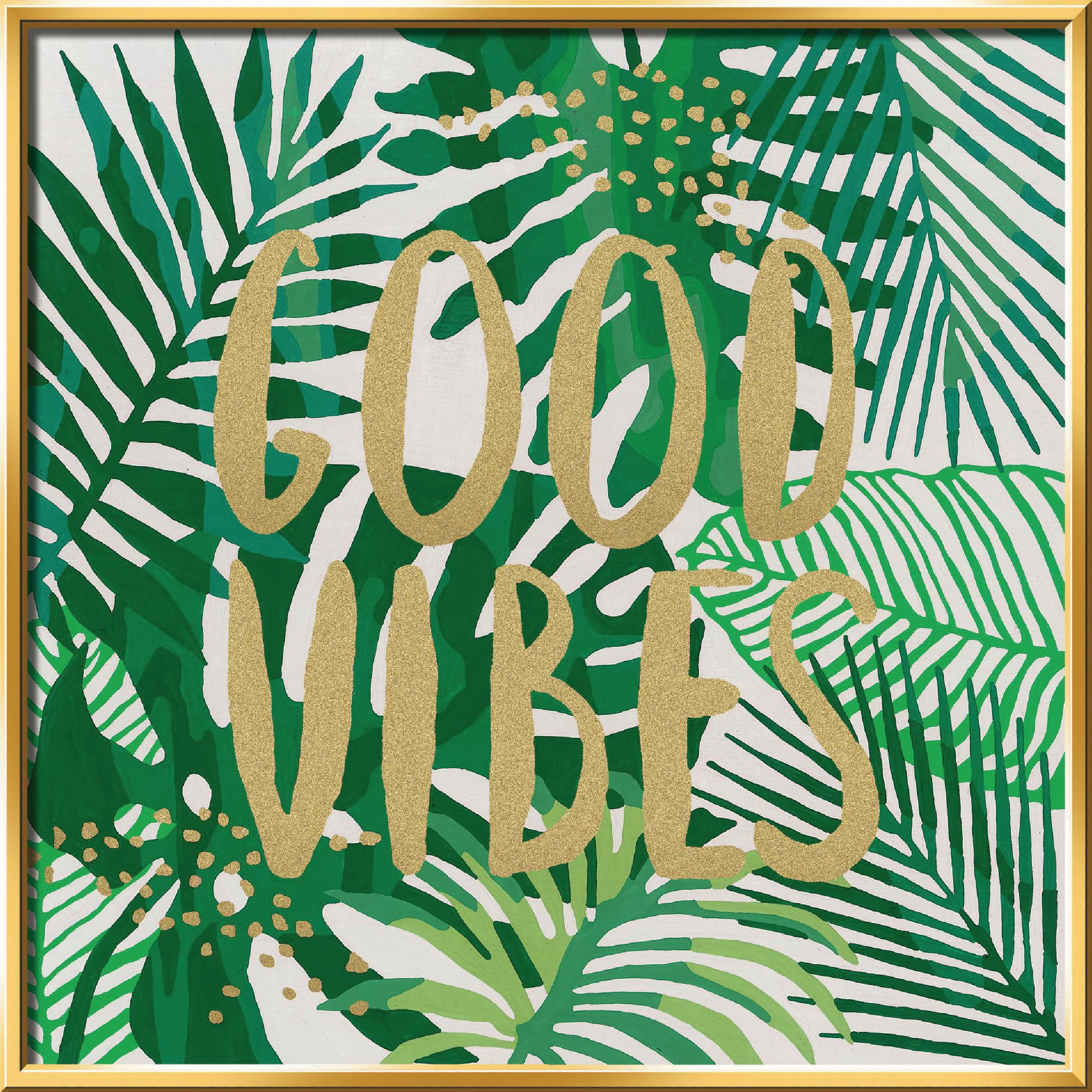 Ein quadratisches Bild mit den goldfarbenen Worten 'GOOD VIBES' vor einem Hintergrund aus grünen Tropenblättern.