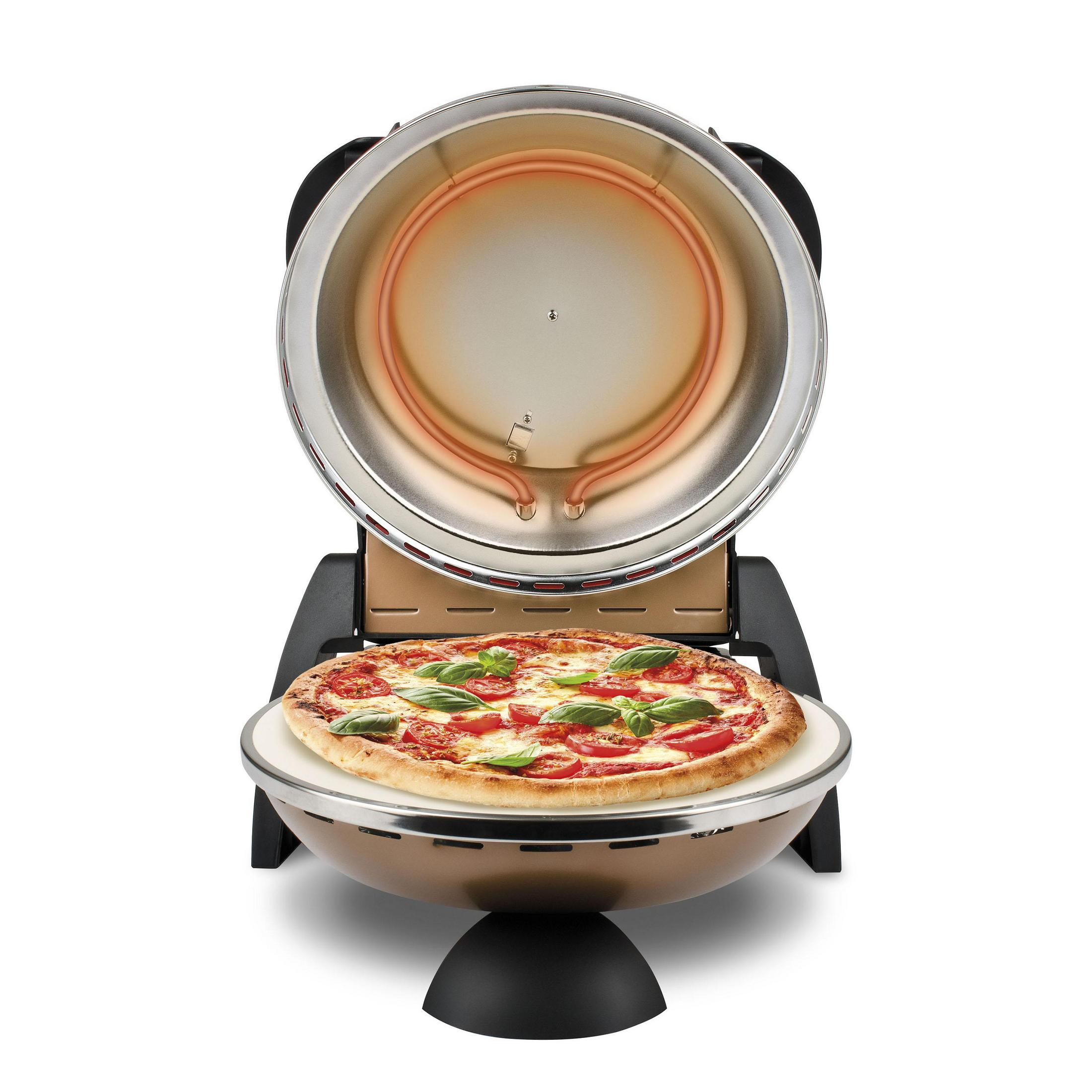 Ein Pizzaofen mit offenem Deckel und einer Pizza darin. Die Pizza hat Tomaten, Basilikum und Käse.