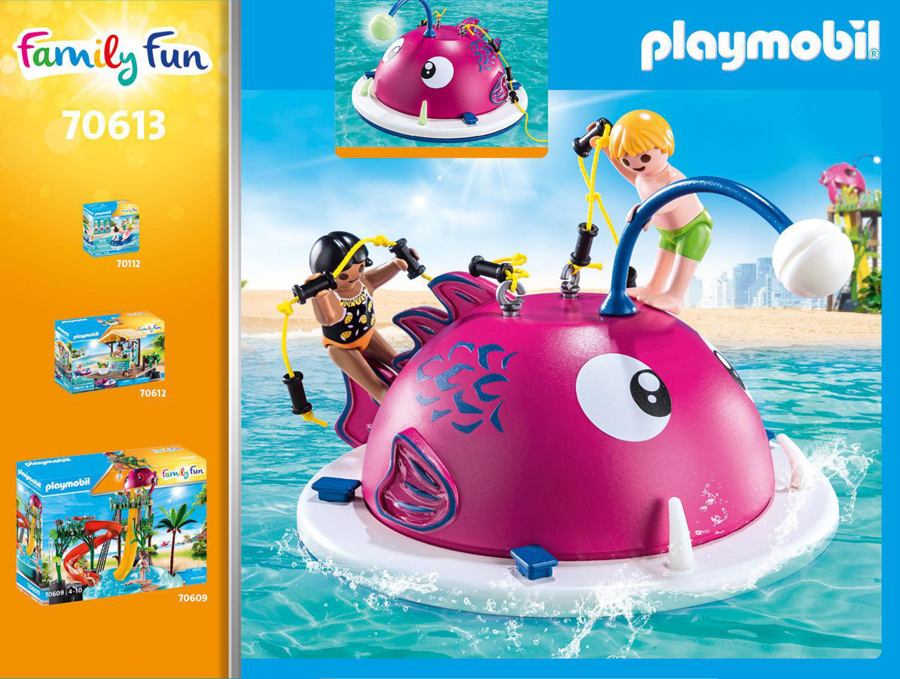 Zestaw zabawek Playmobil. Różowa konstrukcja ryby z ludźmi łowiącymi w wodzie.