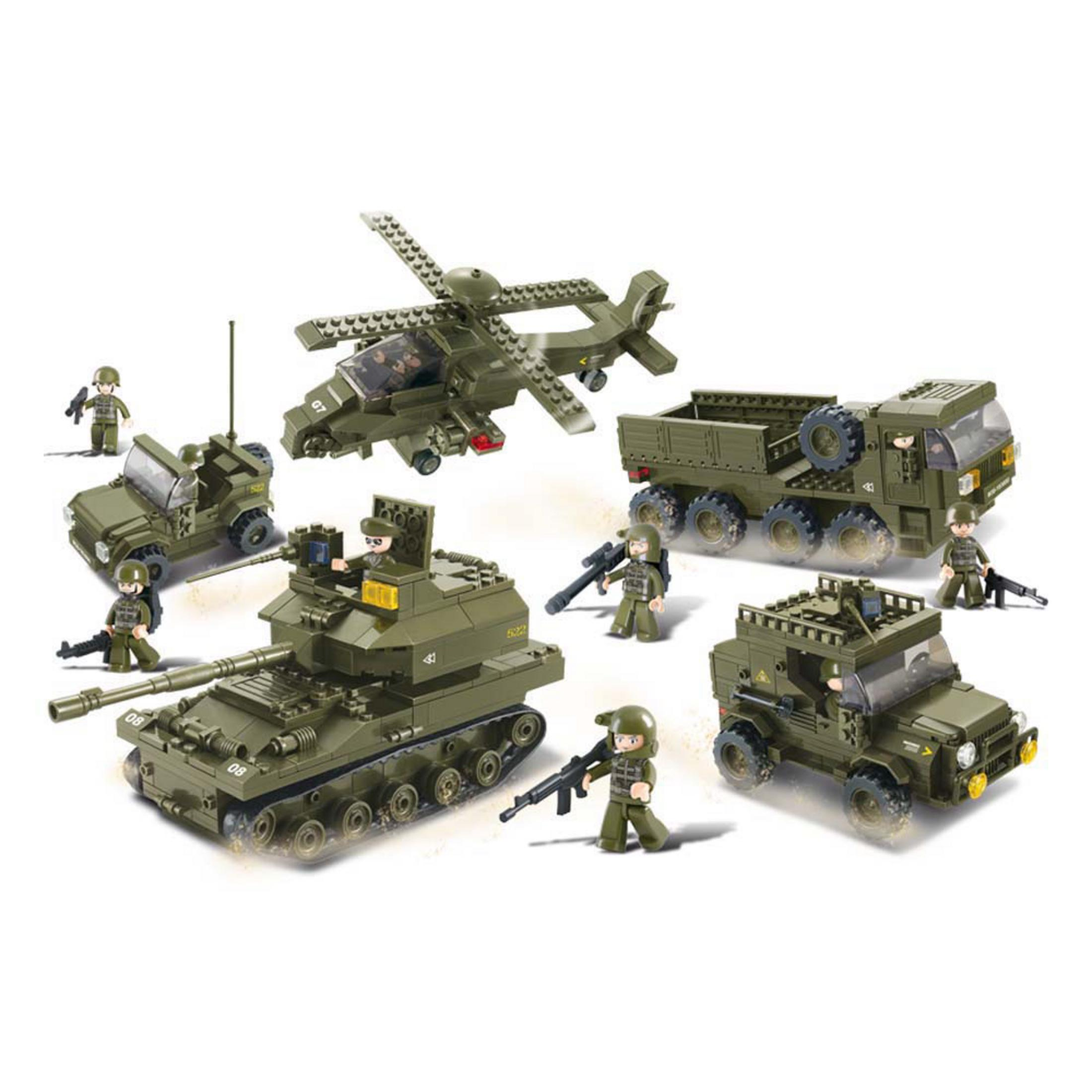 Eine Sammlung grüner militärischer Spielzeugfahrzeuge und Soldaten auf weißem Grund.