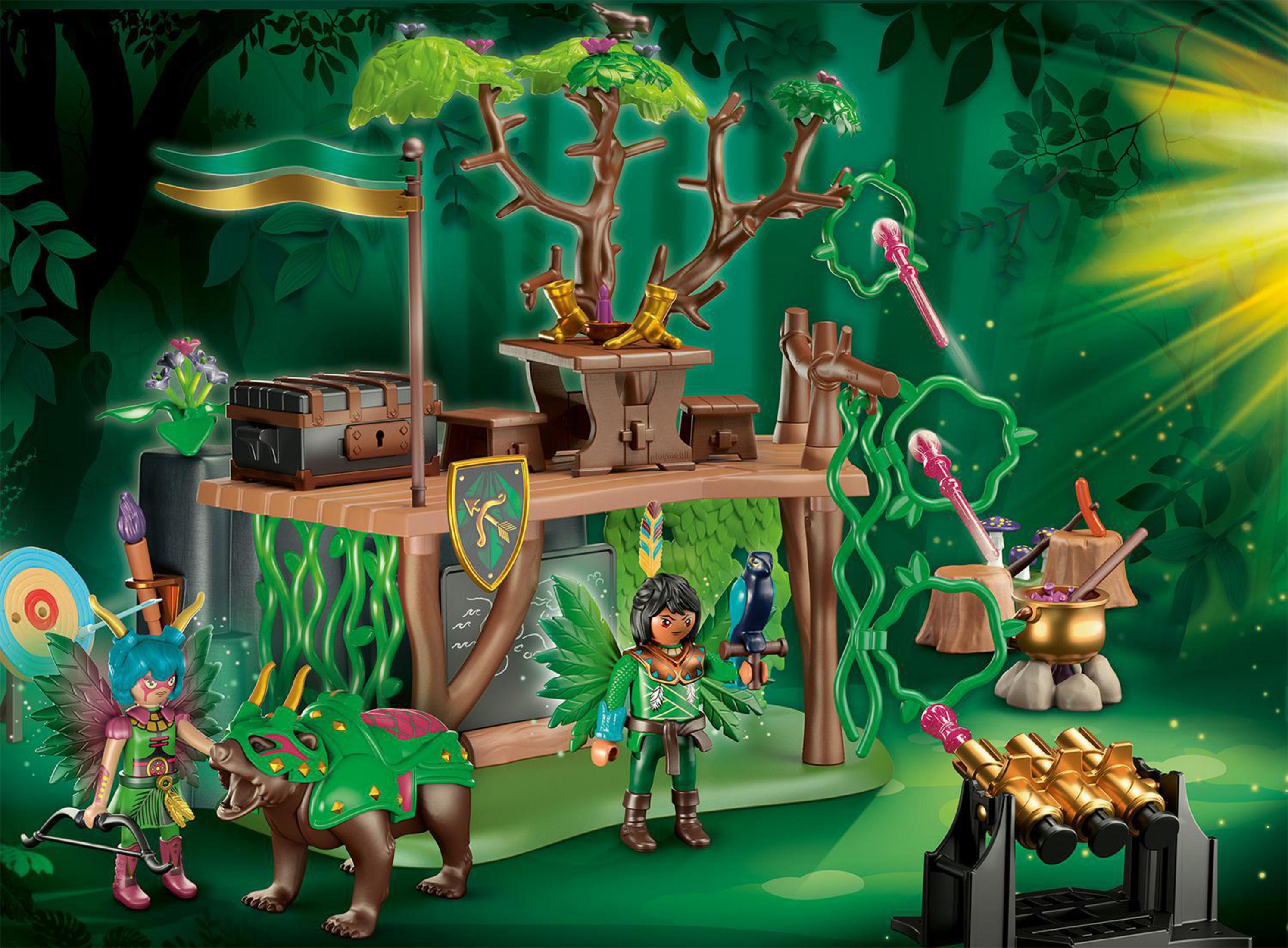 Playmobil-Set mit einer Fantasy-Waldszene mit Feen, einem Bären und einem Baumhaus.