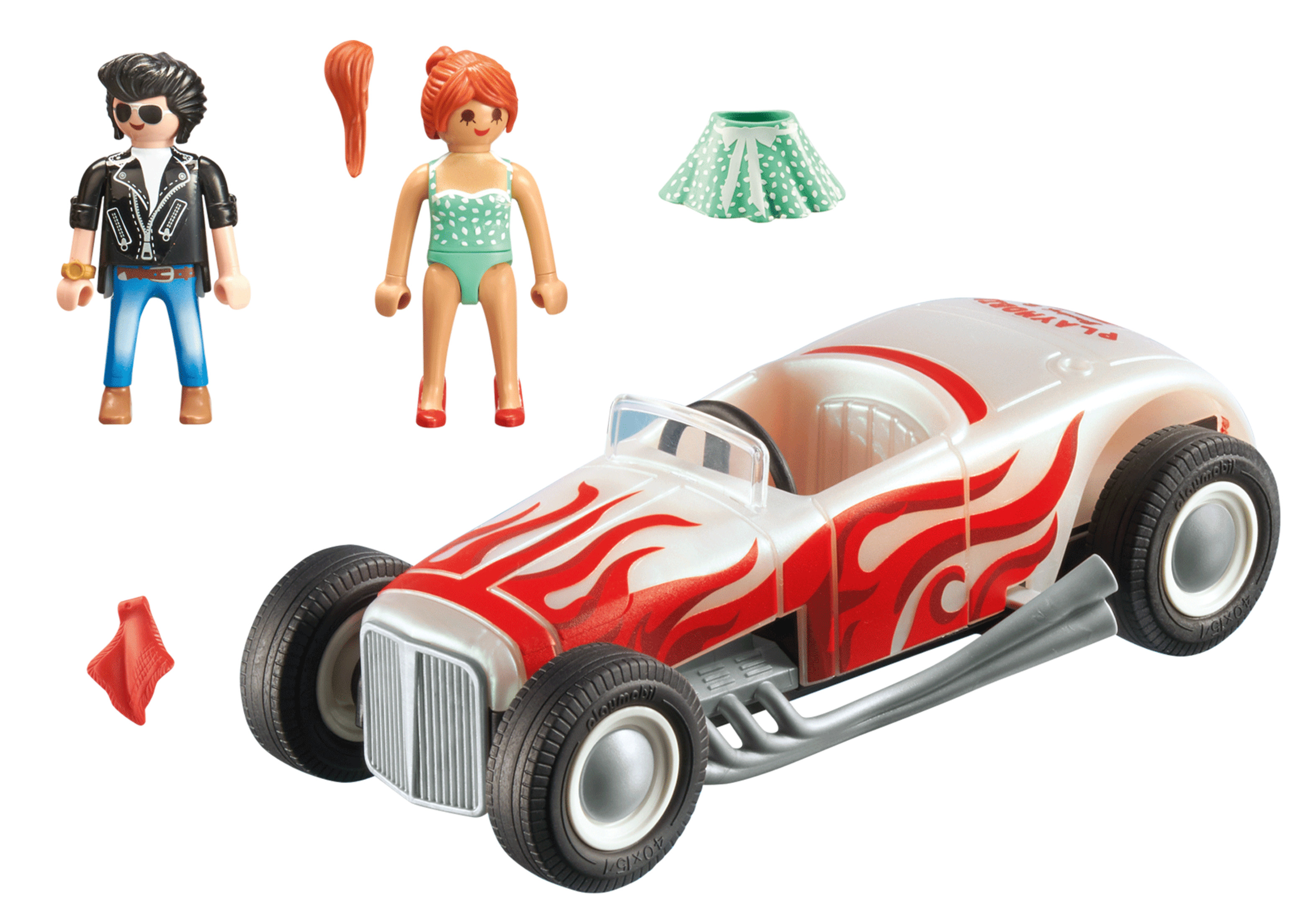 Playmobil oyuncak seti. Alevli bir araba, iki figür ve beyaz bir arka plan üzerinde aksesuarlar içerir.