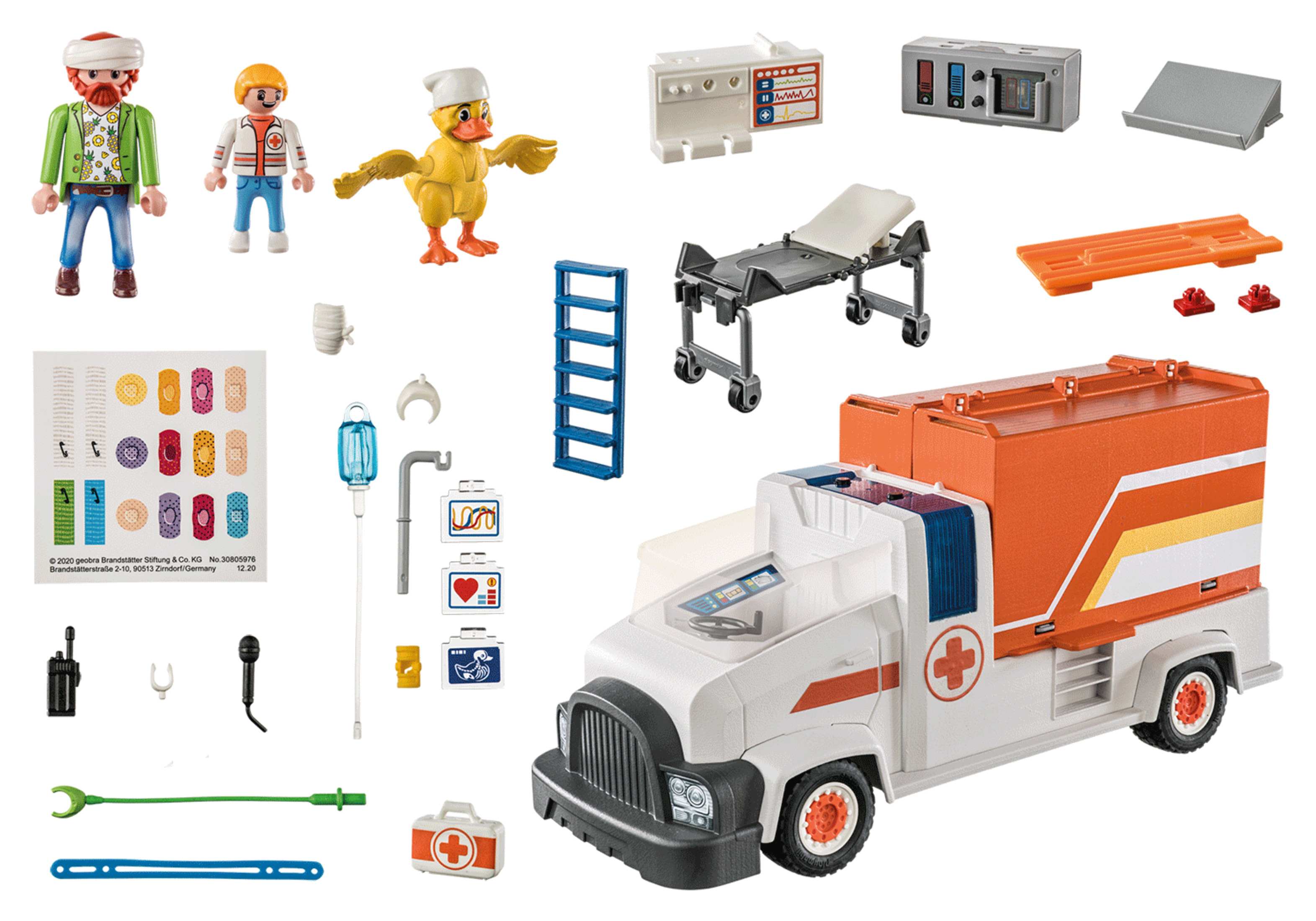 Ein Playmobil-Krankenwagen-Spielzeugset mit verschiedenen medizinischen Figuren und Ausrüstung, angeordnet auf einer weißen Oberfläche.