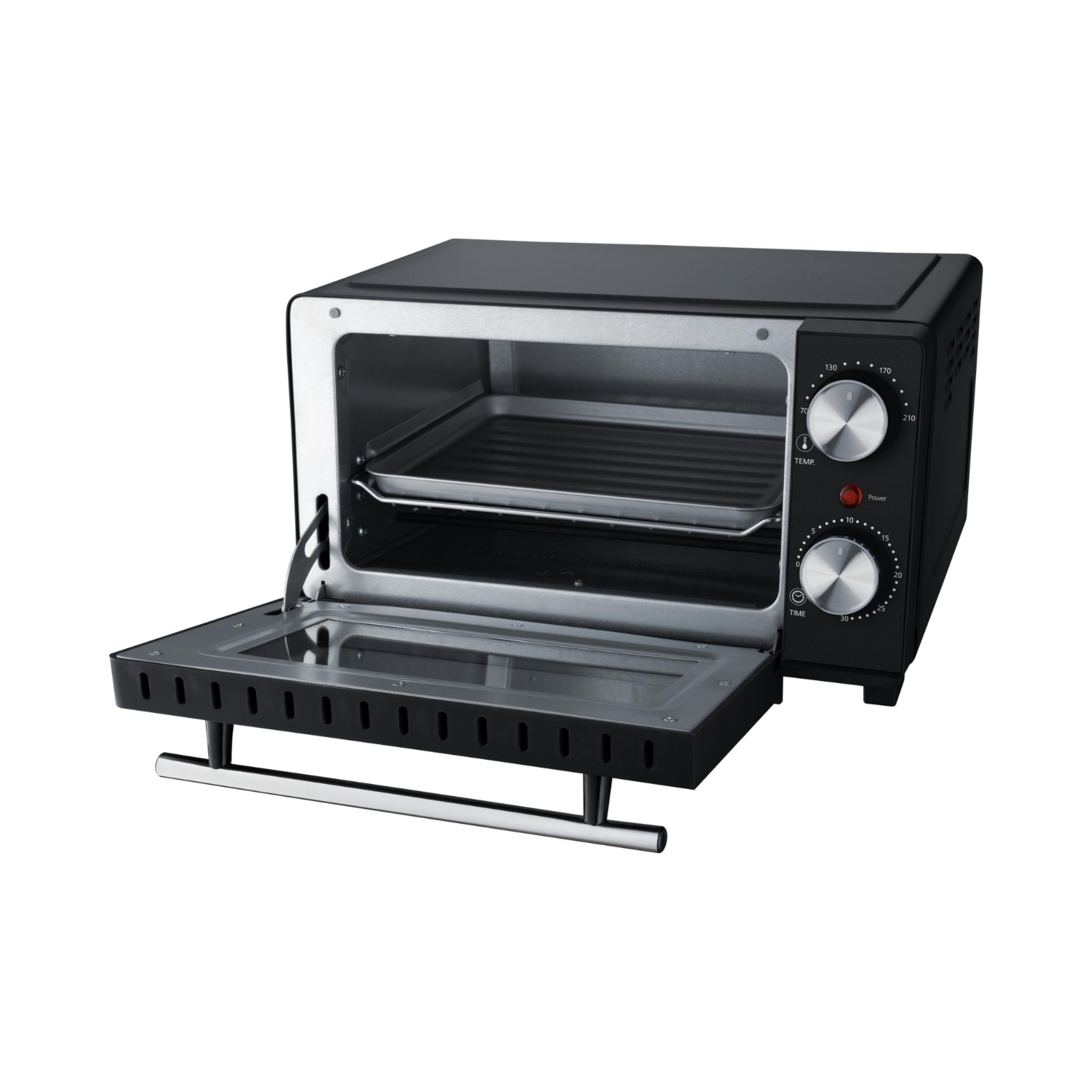 Forno tostapane nero con porta aperta. Maniglia argentata, comandi di temperatura e tempo e un vassoio all'interno.