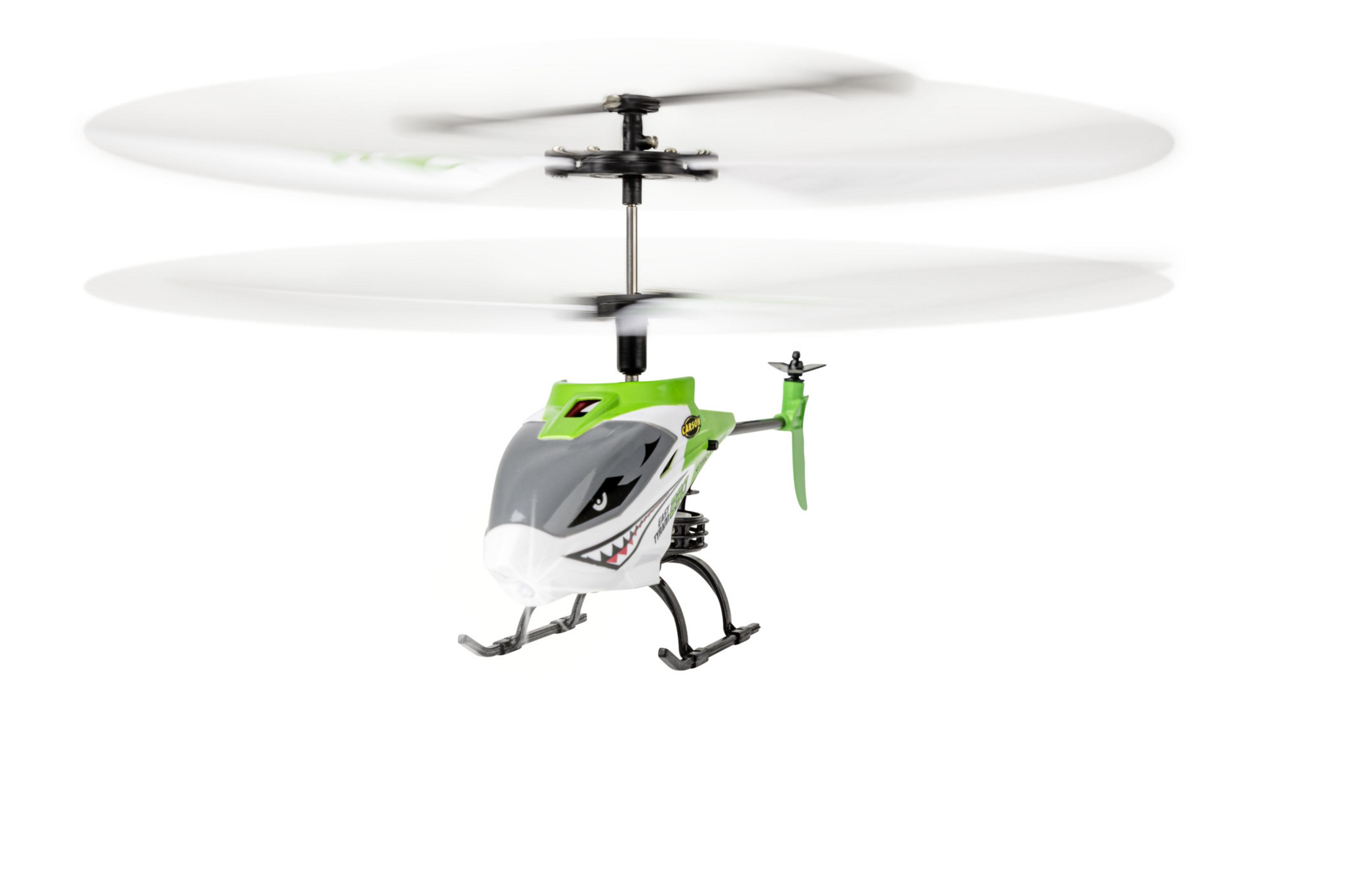 Ein Spielzeug-Hubschrauber mit Hai-Design, grün-weißem Körper und sich drehenden Rotorblättern, isoliert auf Weiß.