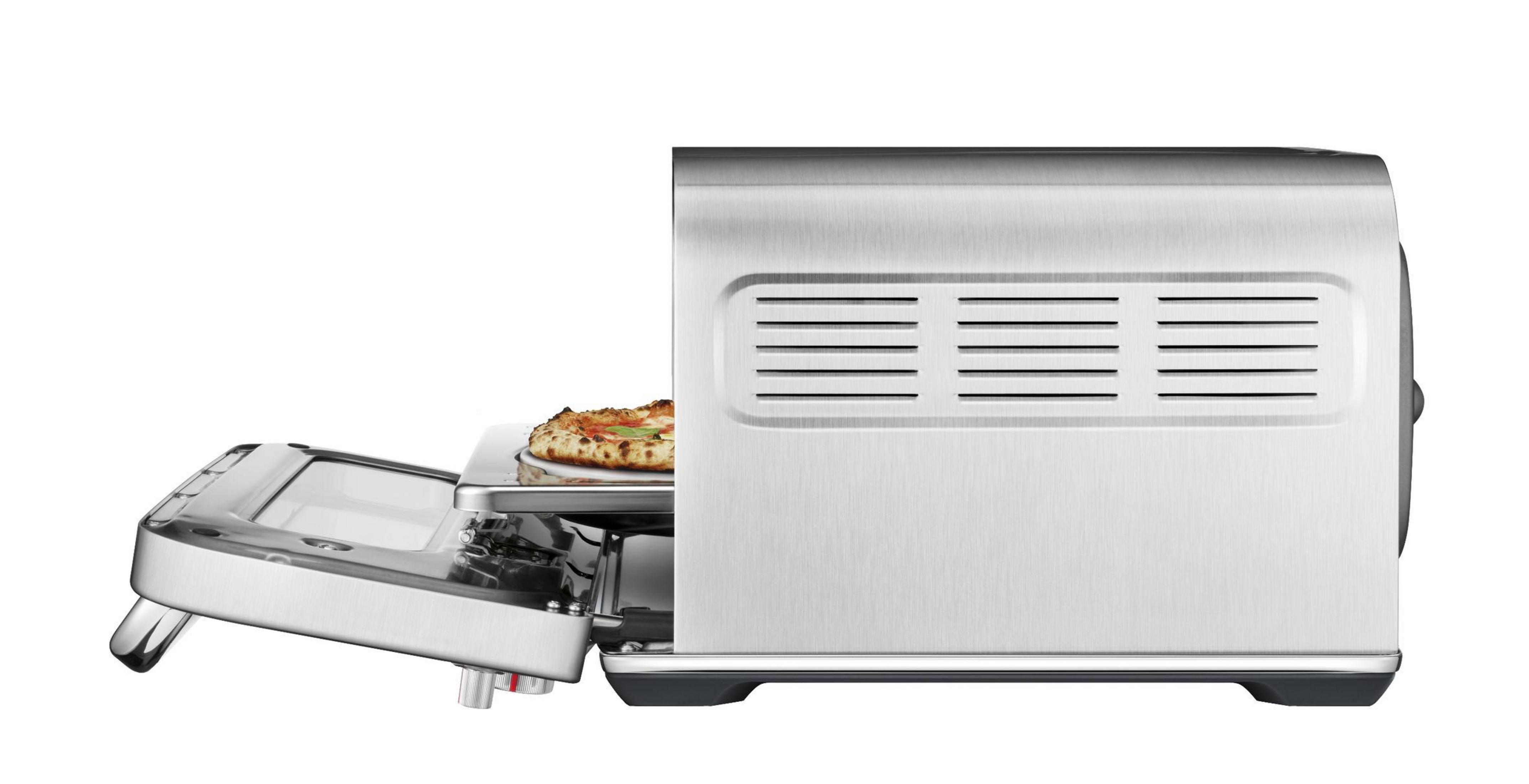 Una vista laterale di un forno per pizza argentato con la porta aperta, che mostra una pizza cotta all'interno.