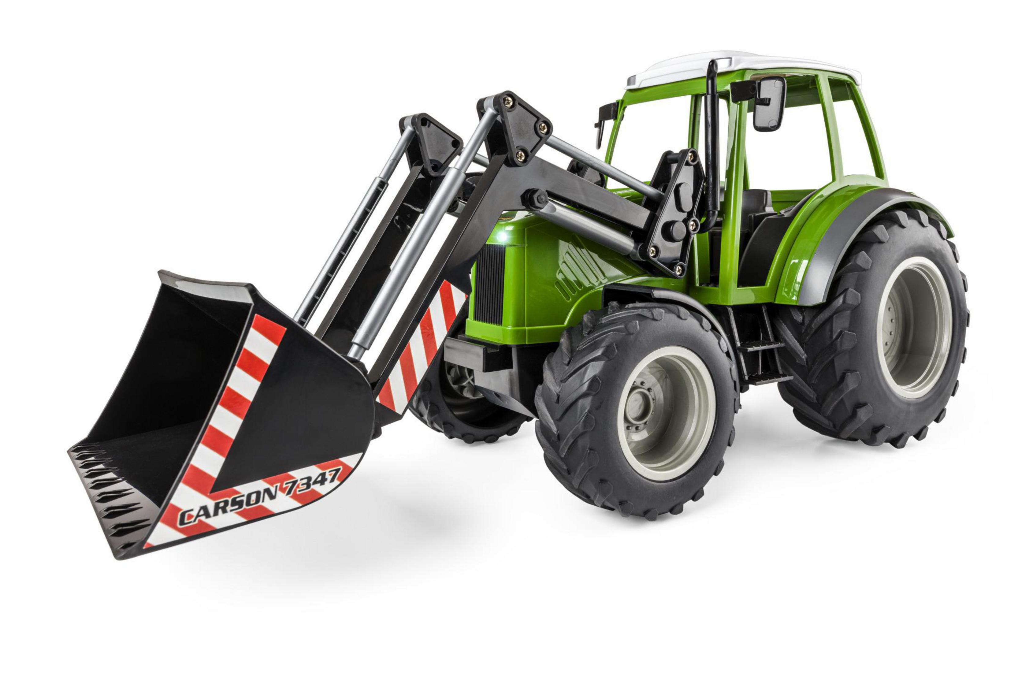 Grüner und schwarzer Spielzeugtraktor mit Frontlader. Weißer Hintergrund. Carson 7347.