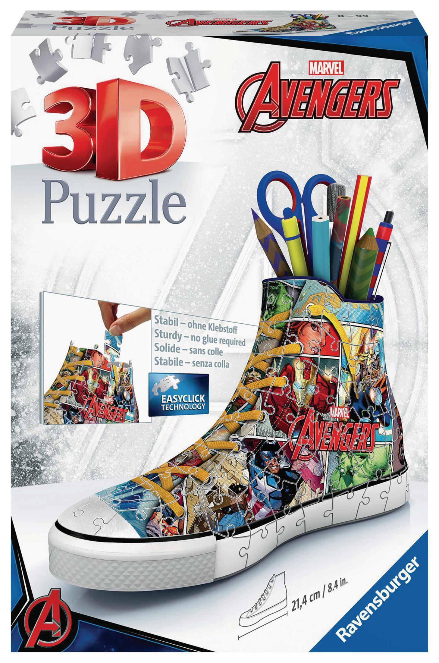 Puzzle 3D Avengers w kształcie buta. Ołówki i nożyczki są w bucie. Kolorowi bohaterowie są pokazani.