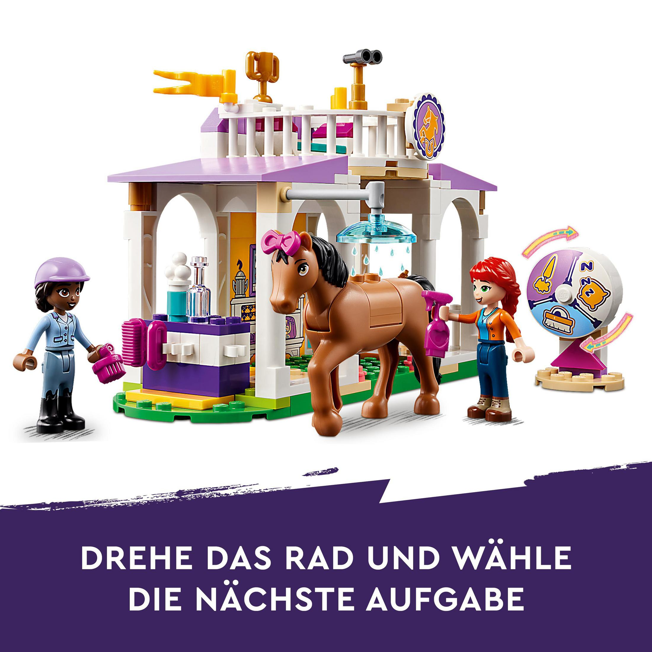 LEGO Friends Set mit Figuren, einem Pferd und einem Stall.