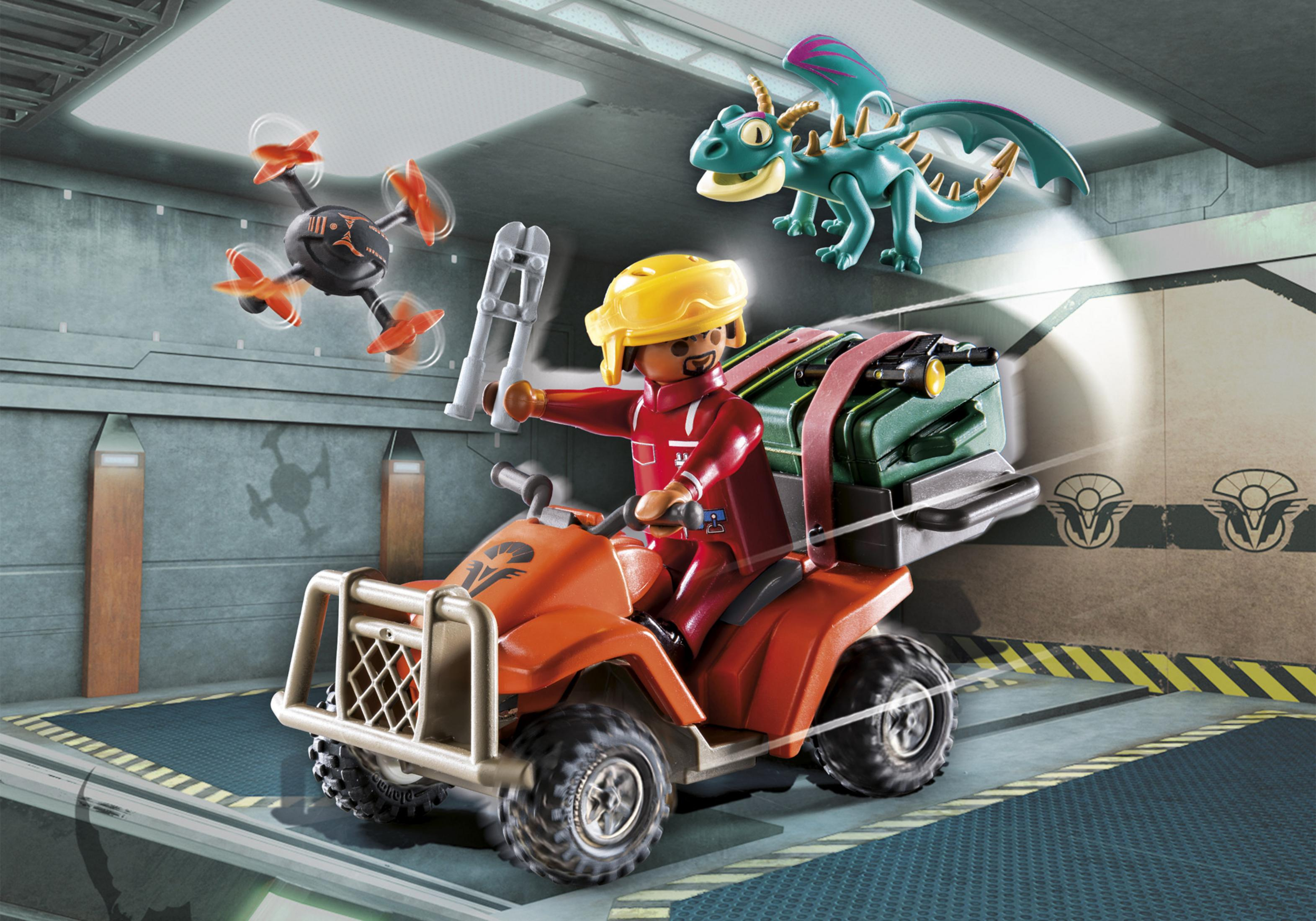 Un set Playmobil con una figura su un ATV, un drone e un drago in un ambiente futuristico.
