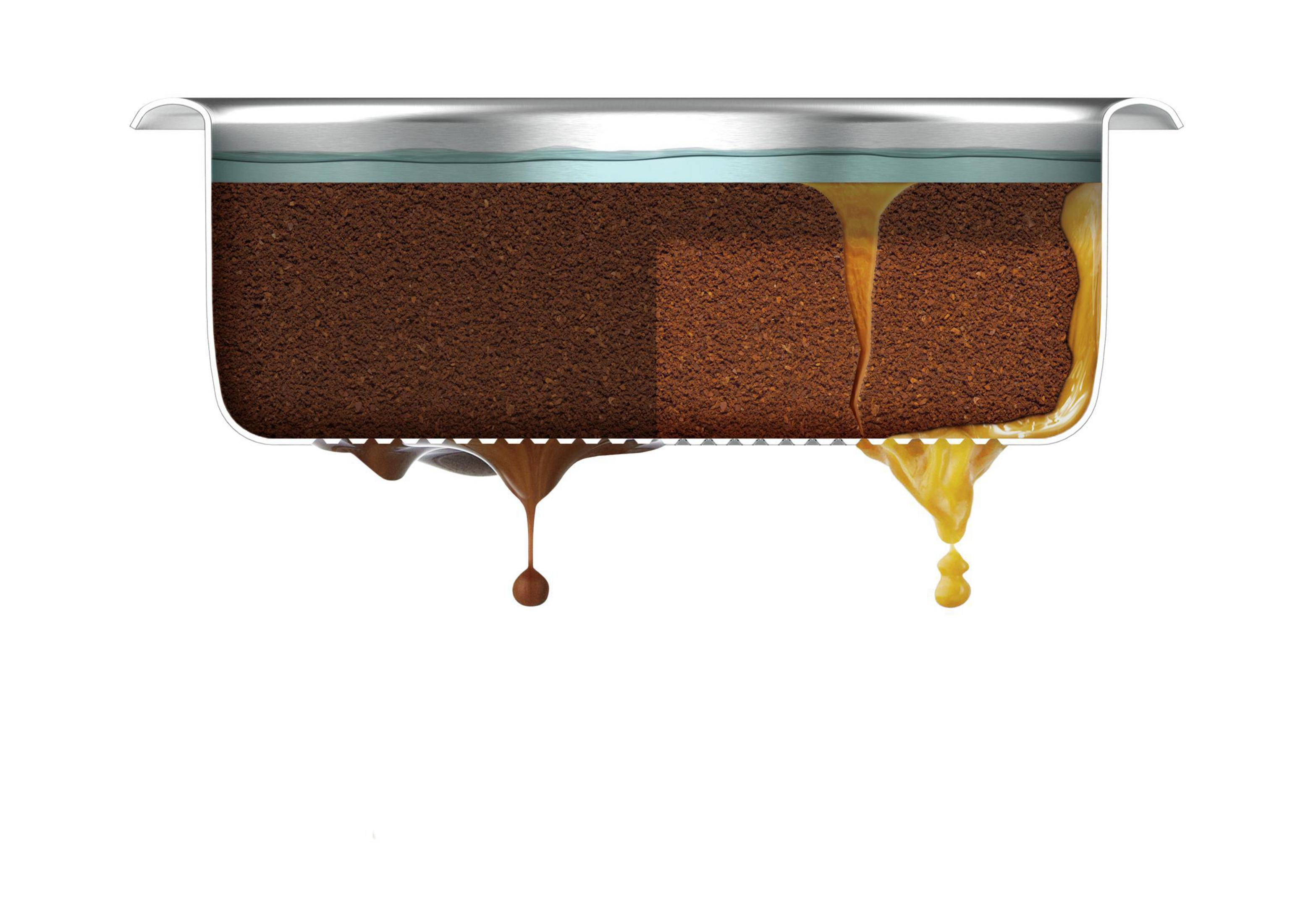 Querschnitt eines Siebträgers zeigt Kaffeemehl und Kaffee, der in eine Tasse tropft.
