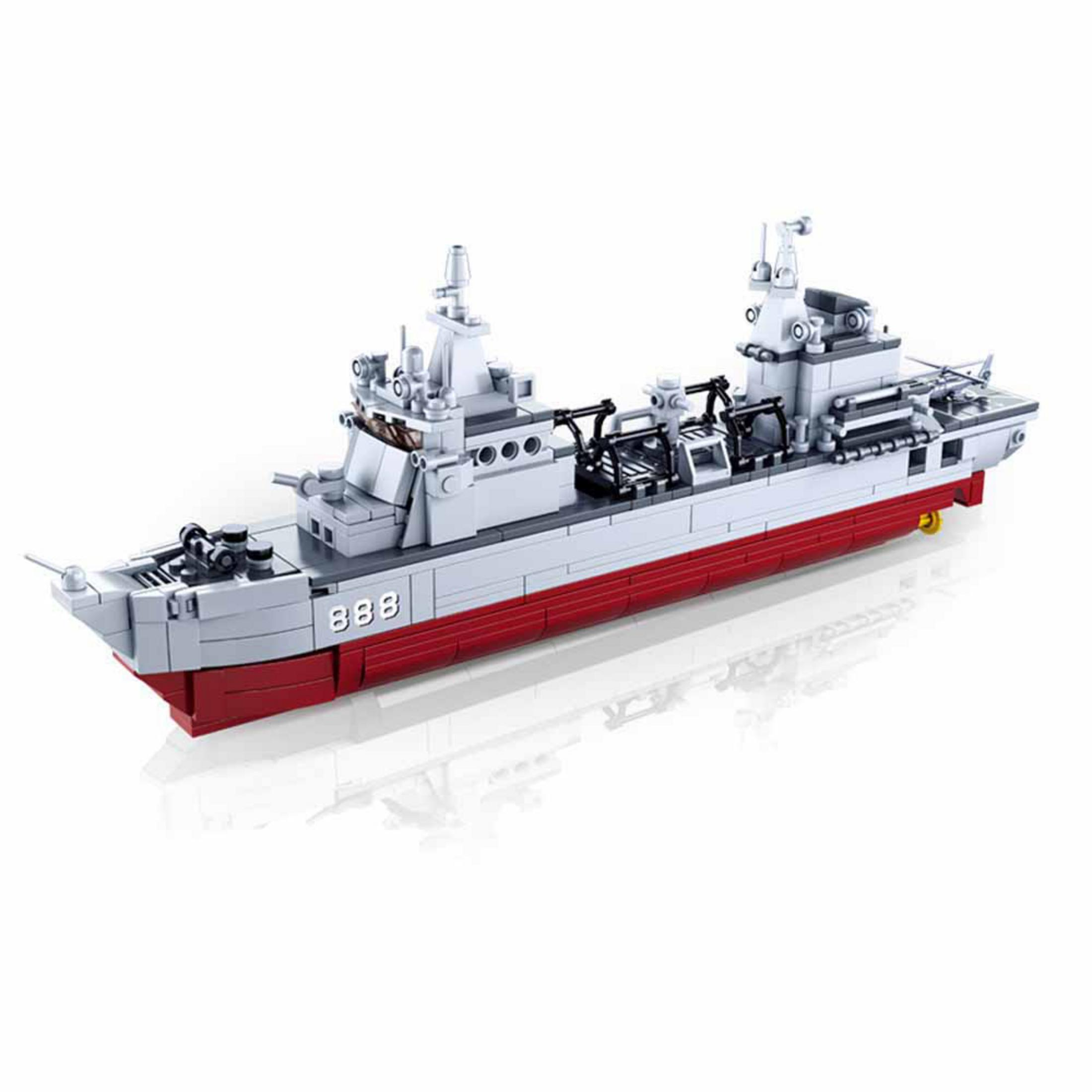 Ein graues und rotes Spielzeugkriegsschiff, von oben betrachtet, auf einer weißen Oberfläche. Das Schiff hat viele Details.