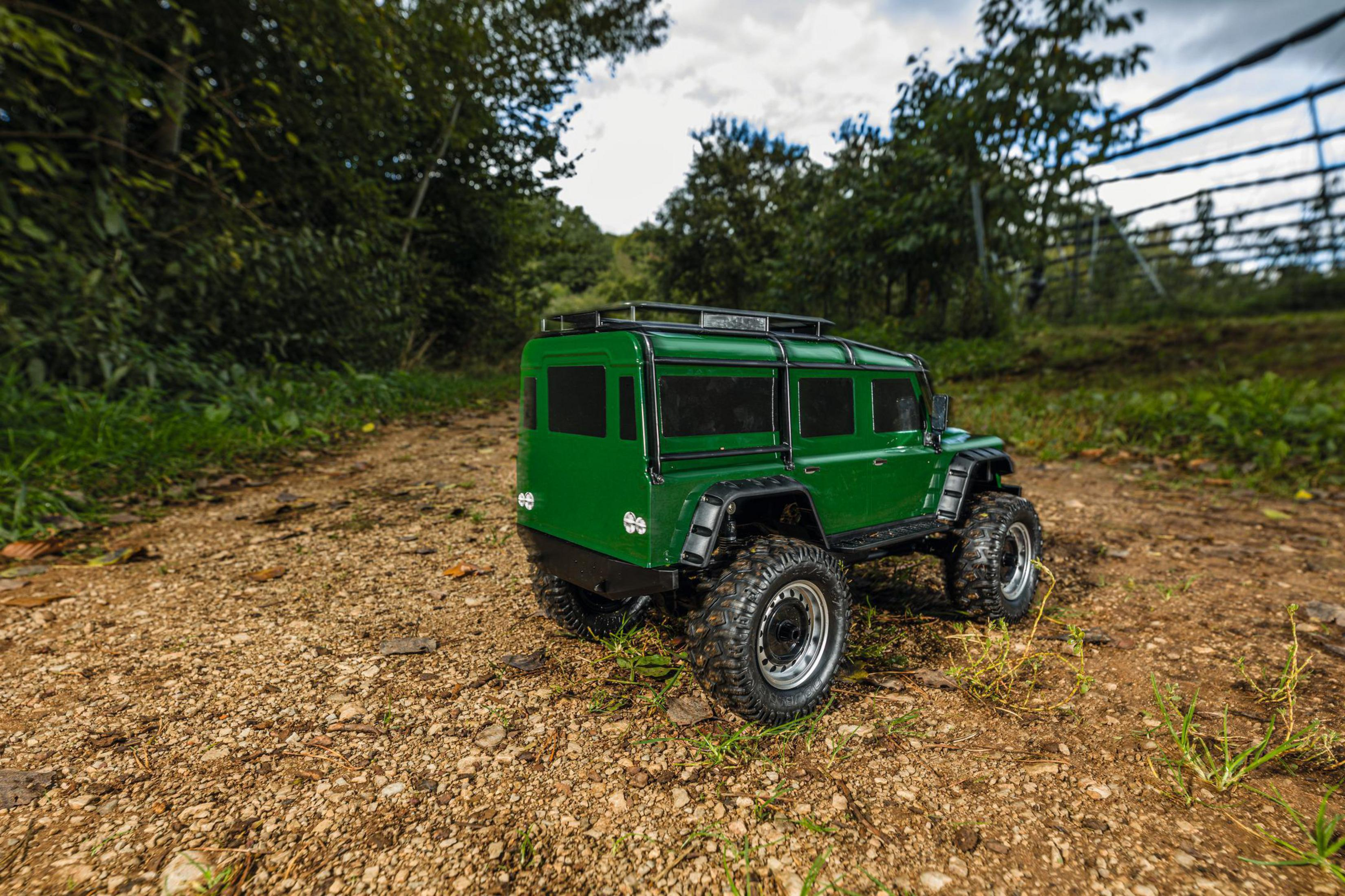 R/C ROVER Grün BRITISH 1:8 GRÜN DEFENDER CARSON LAND 500404236 Spielzeugauto,