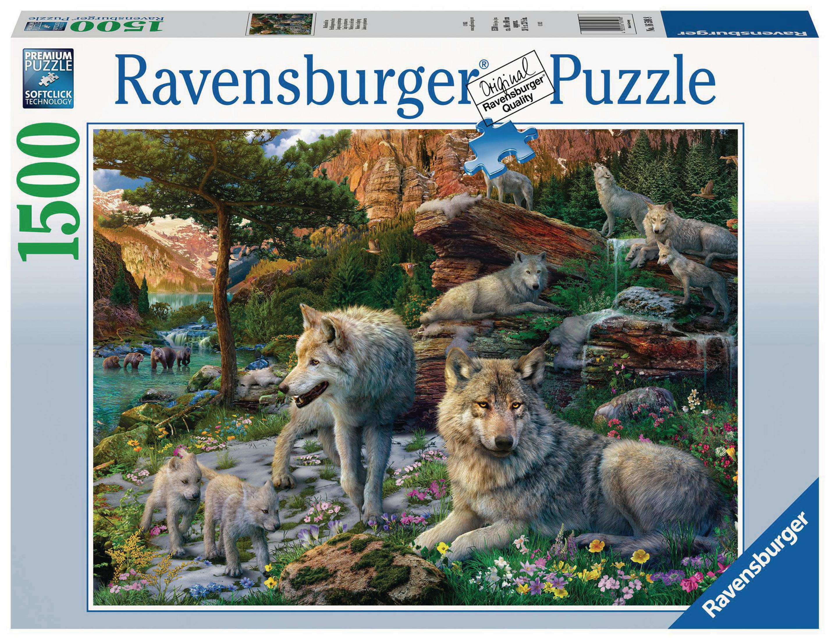 Pudełko puzzli Ravensburger przedstawia wilki w lesie z jeziorem i górami.